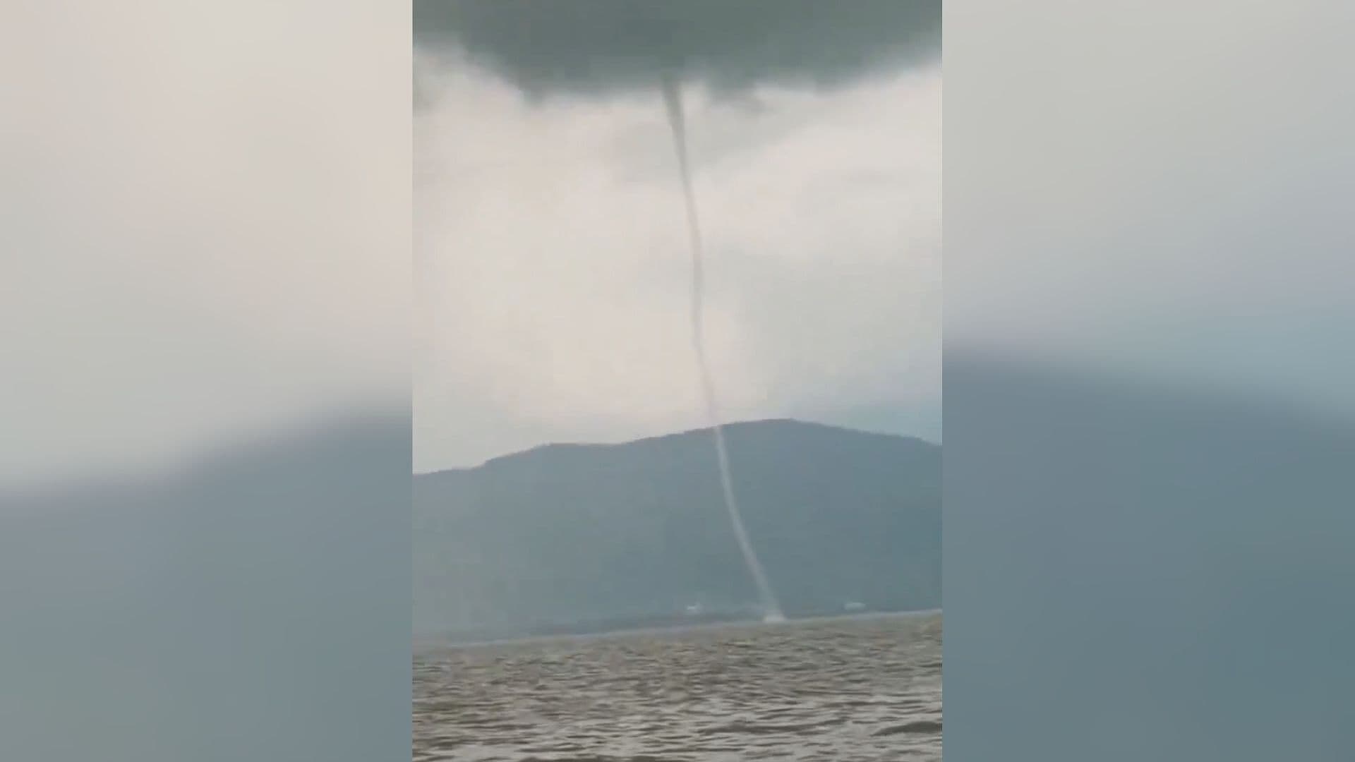 “Culebra de Agua” Irrumpe en el Lago de Chapala, Jalisco