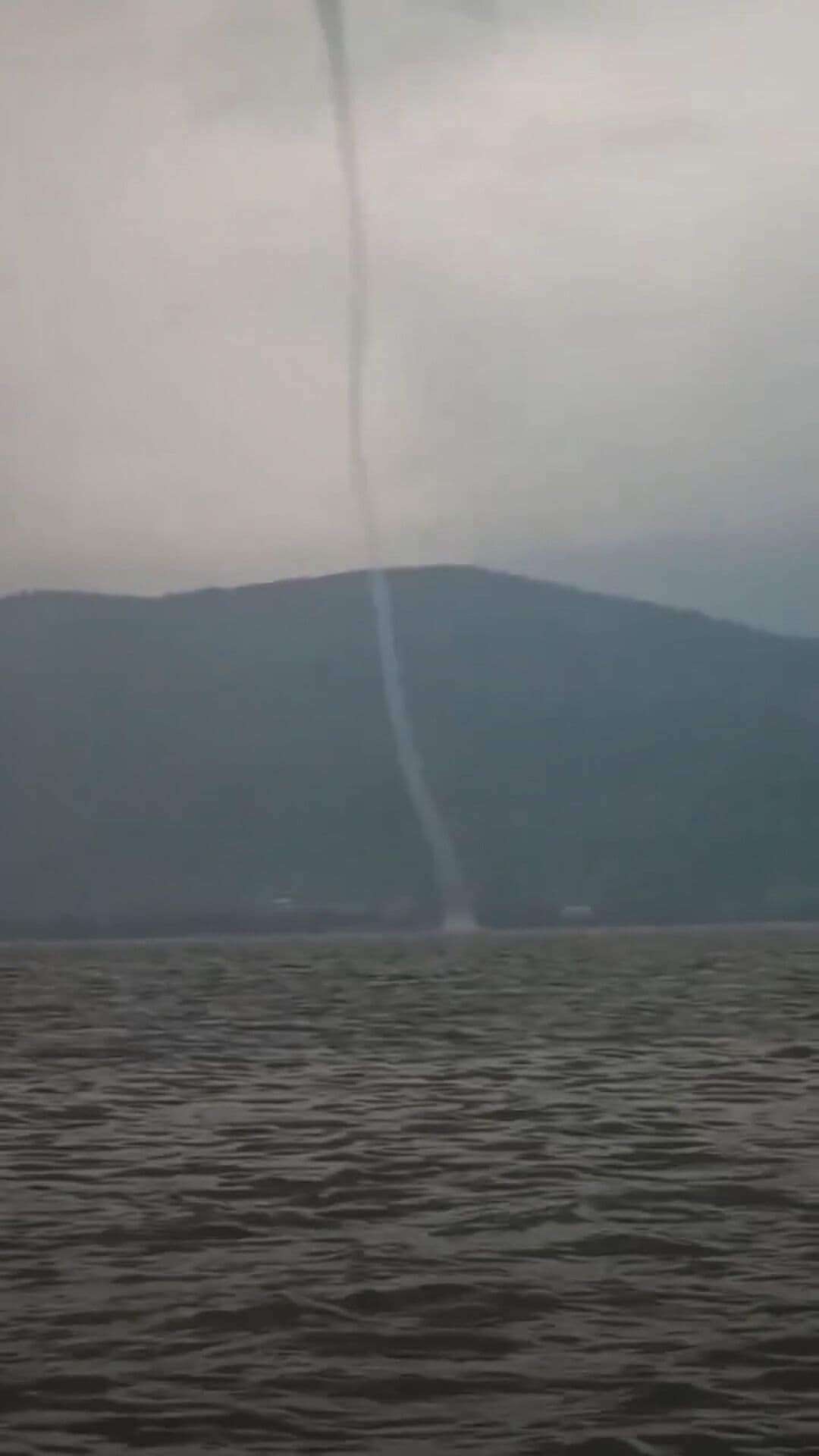 Sorprende Tromba Mariana en el Lago de Chapala