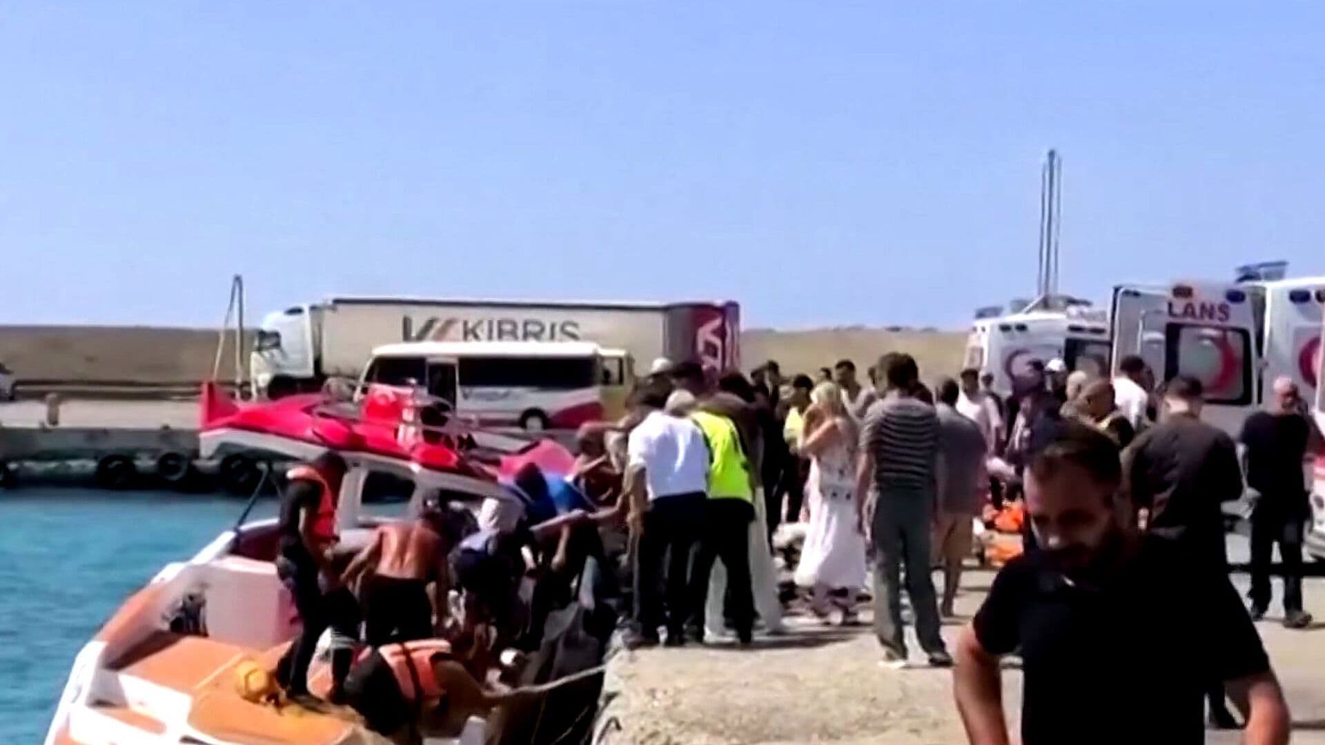 Naufragio de Ferry Deja al Menos 8 Muertos y 17 Desaparecidos Frente a Chipre