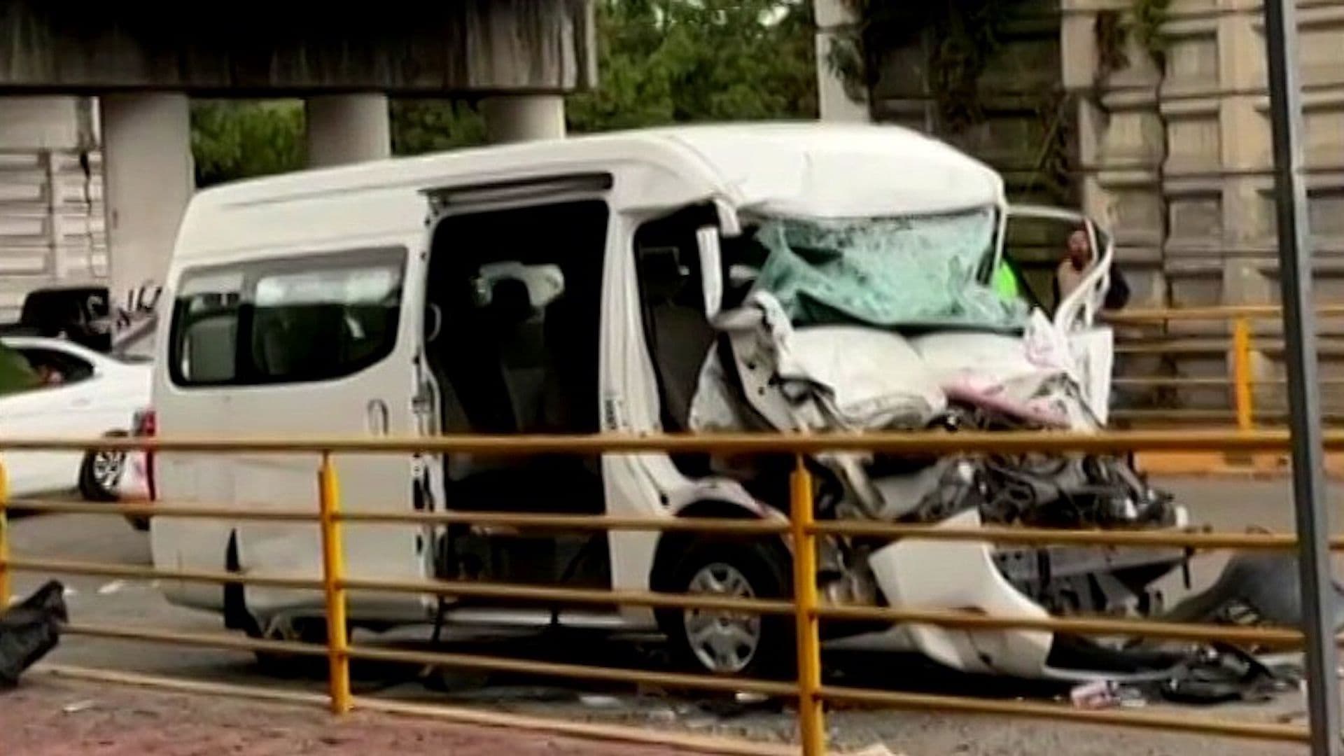 Choque entre Combi y Autobús Deja un Muerto y al Menos Seis Heridos en Lerma, Edomex