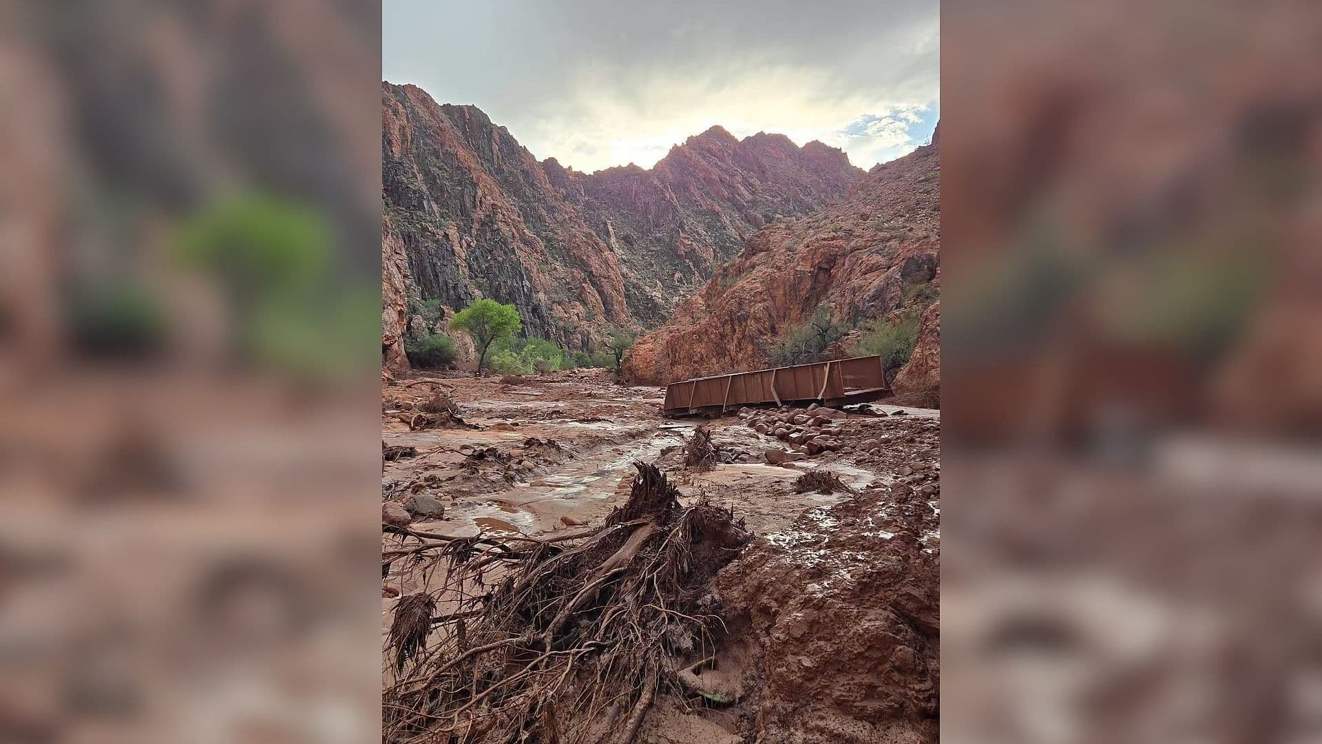 Inundación Repentina Deja un Muerto y Decenas de Evacuados en el Gran Cañón en Arizona, EUA