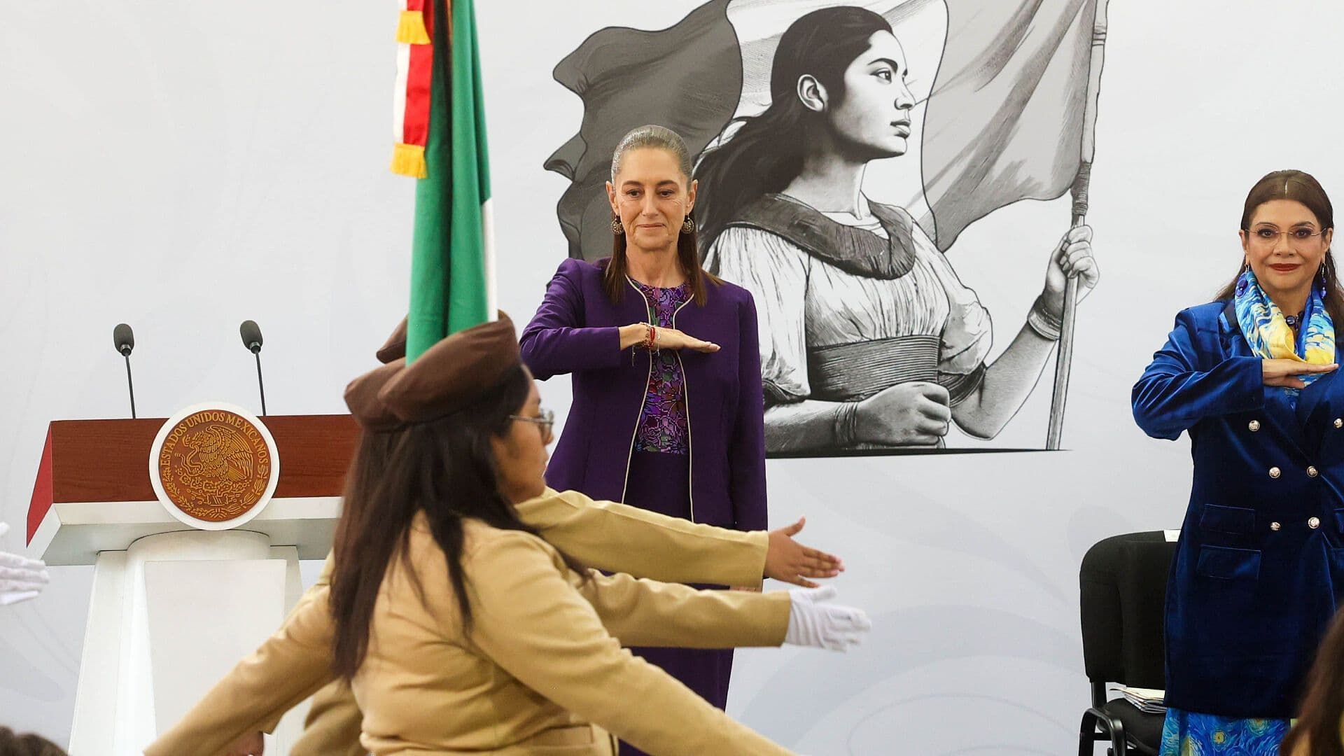 Sheinbaum Manda Saludos a Estudiantes de Educación Básica