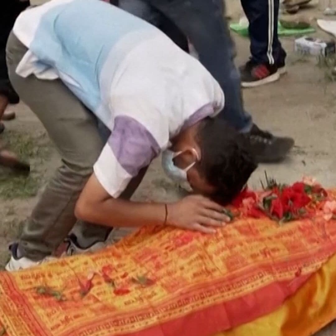 Comienzan las Cremaciones de las Víctimas de Inundación Masiva en Nepal
