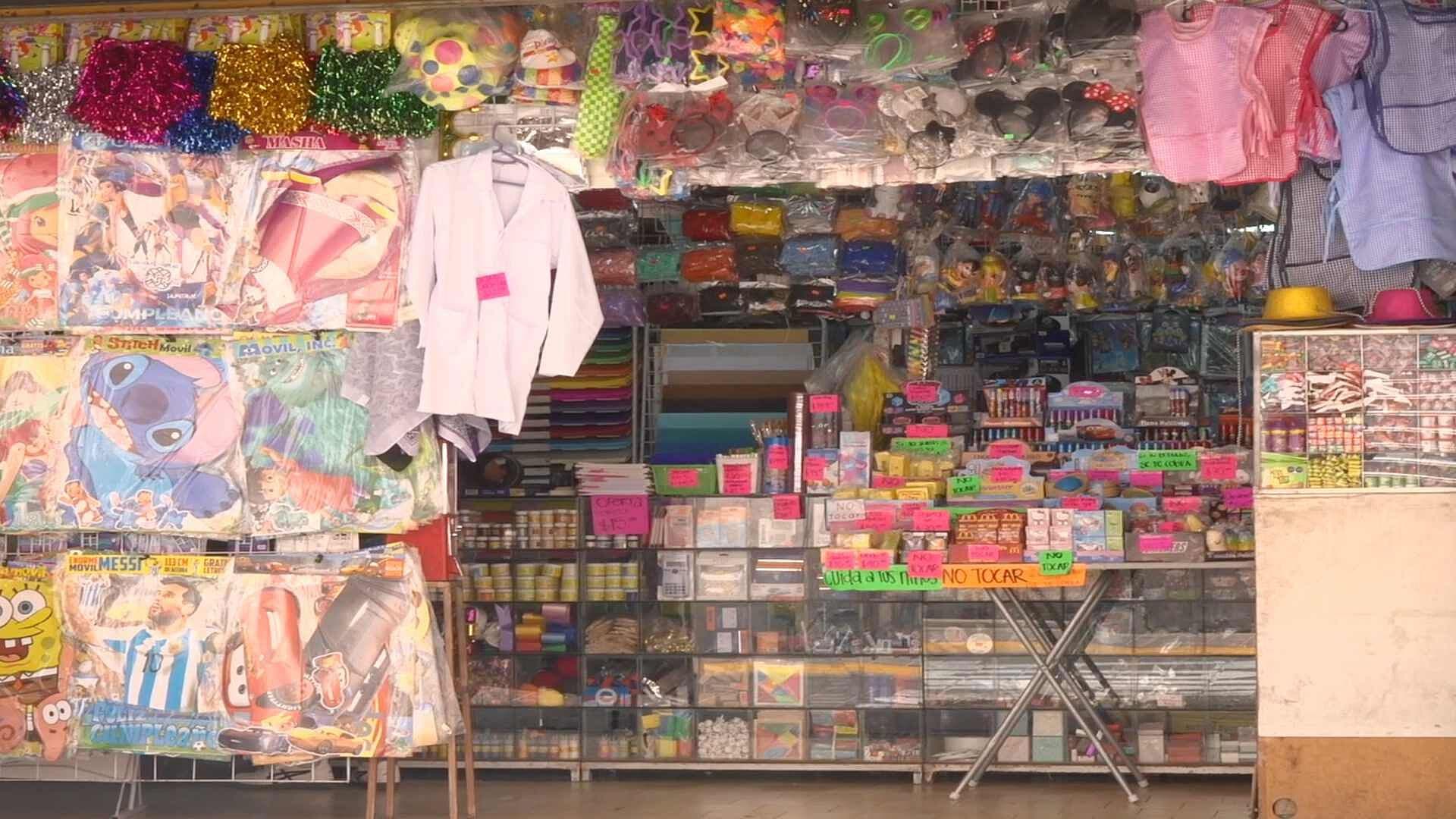 Padres de Familia Compran con Anticipación los Útiles Escolares en León