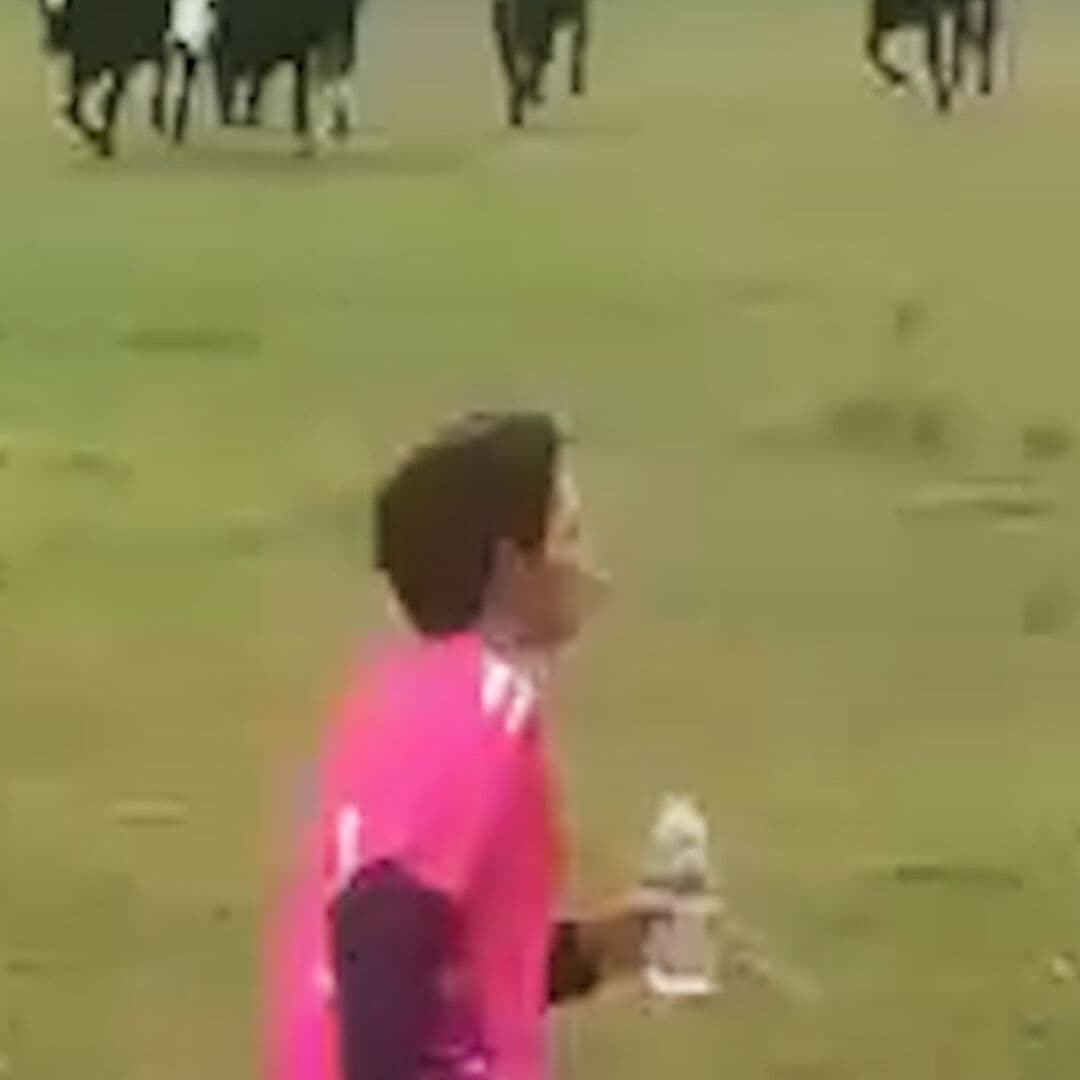 Momento en que Se Suspende Partido de Futbol por Invasión de Vacas a la Cancha