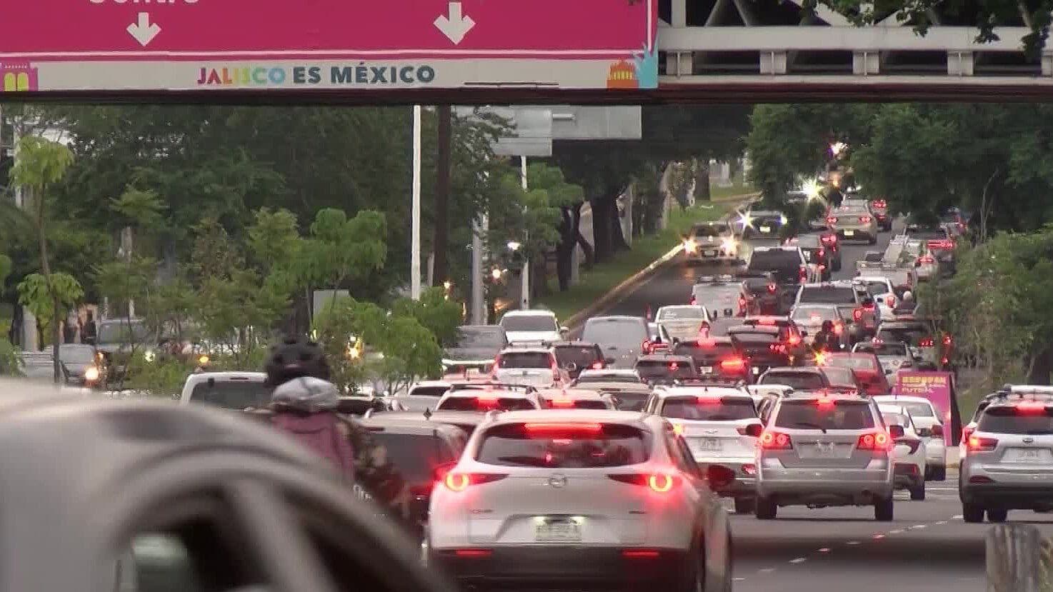 Tráfico Vehicular en Avenida López Mateos Aumenta Hasta 40% tras Regreso a Clases