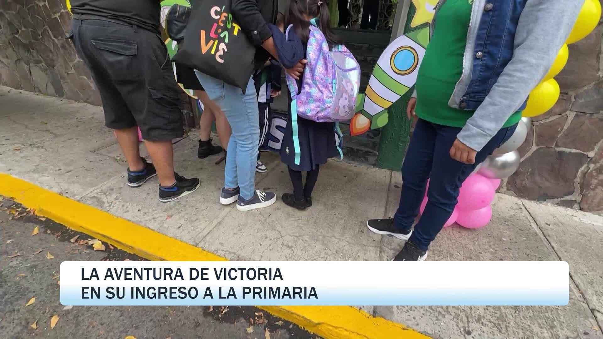 Este fue el Primer Día de Primaria de Victoria, una Estudiante de Jalisco