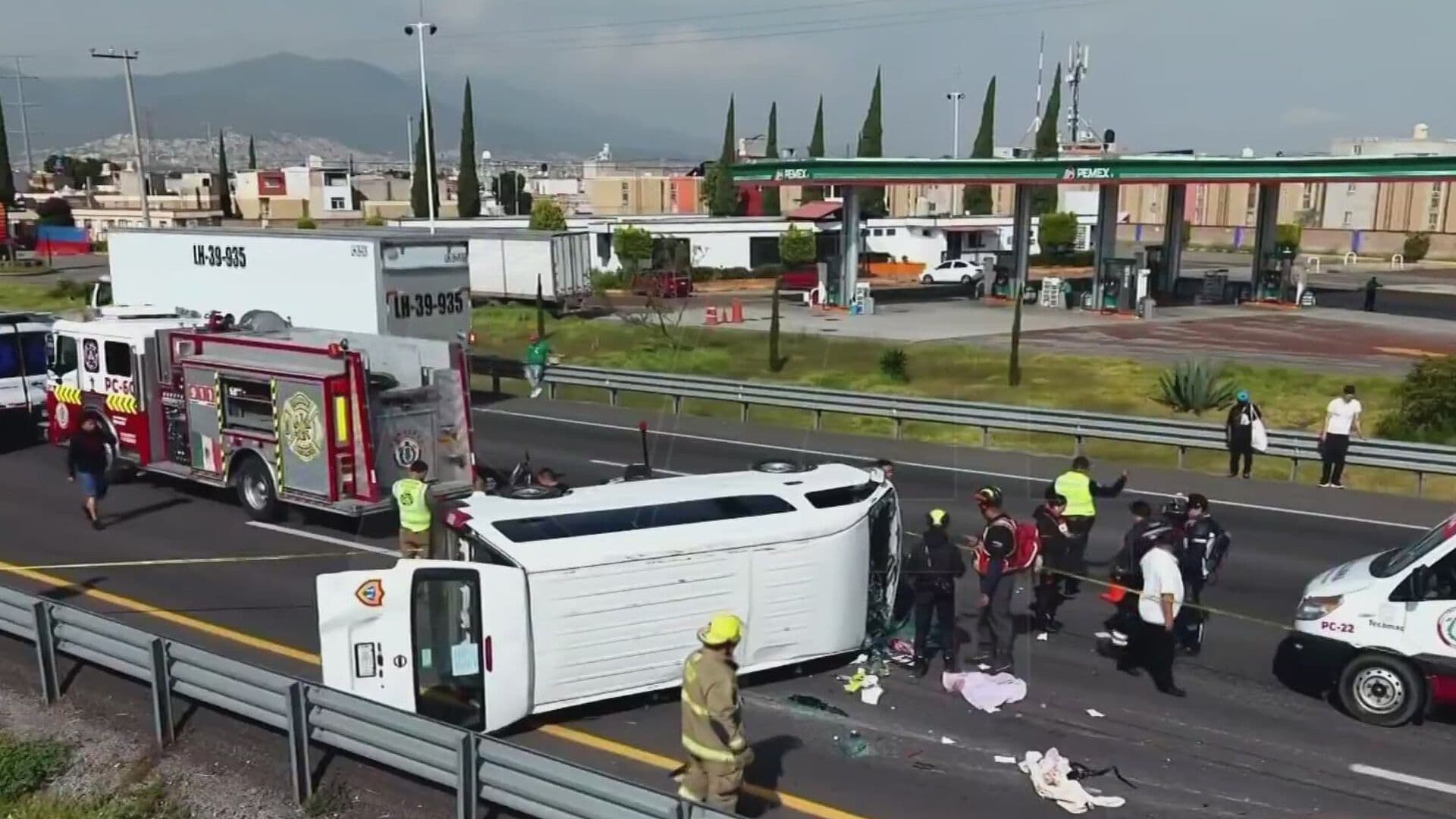 Explota Llanta de Combi y Deja 16 Lesionados en la Autopista México-Pachuca