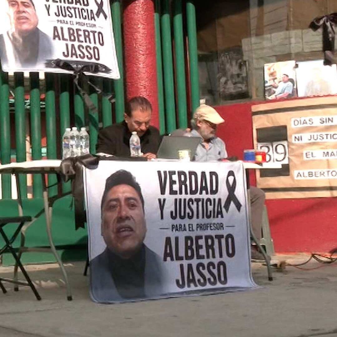 Paro en Escuela Luego que Maestro se Quitara la Vida