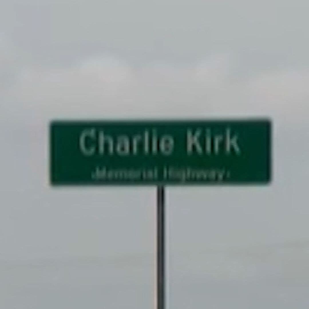 Reubicarán Letreros de Carretera “Charlie Kirk”