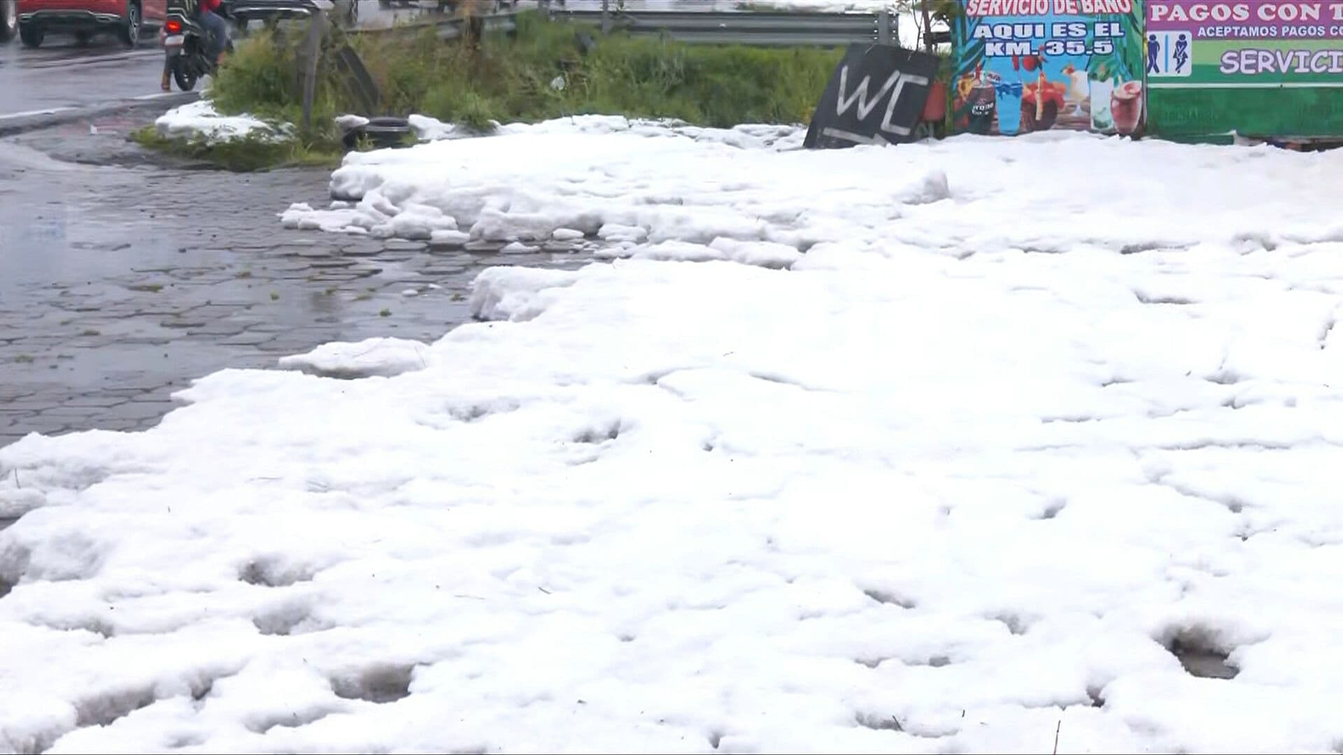 La Marquesa se Pinta de Blanco; Granizada Cubre de Hielo las Calles