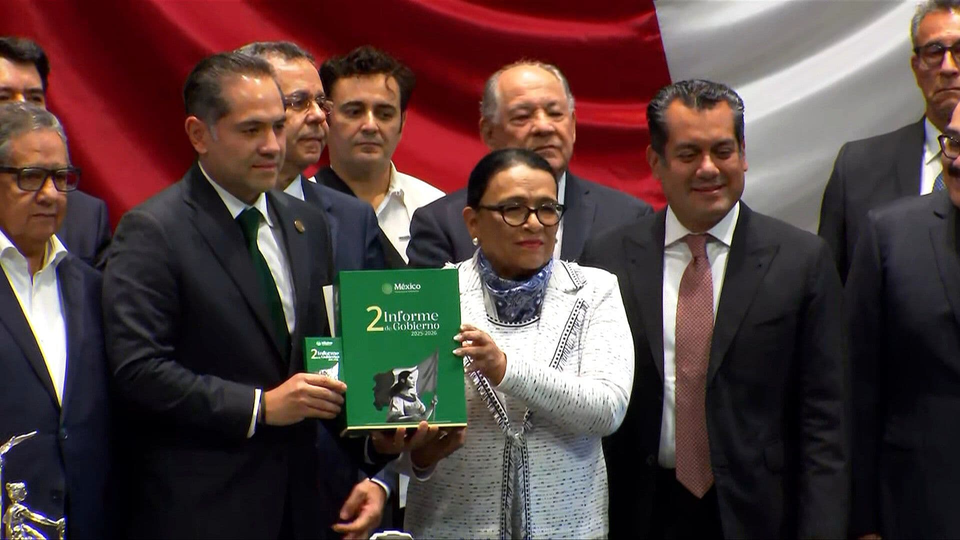 Video: Momento en que Rosa Icela Rodríguez Hace Entrega del Segundo Informe de Sheinbaum
