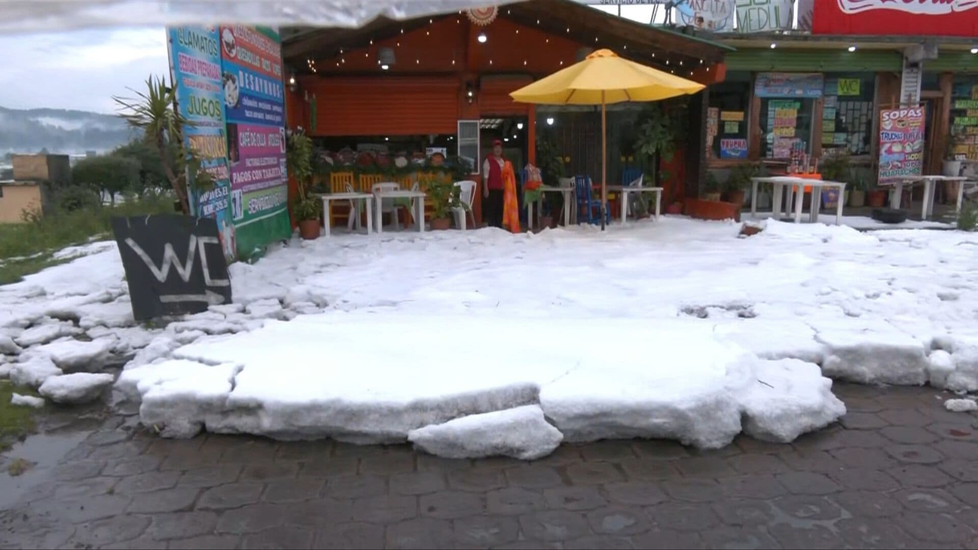 ‘Bonito El Granizo pero Afecta’: Comerciante de la Marquesa Aquejada por Clima