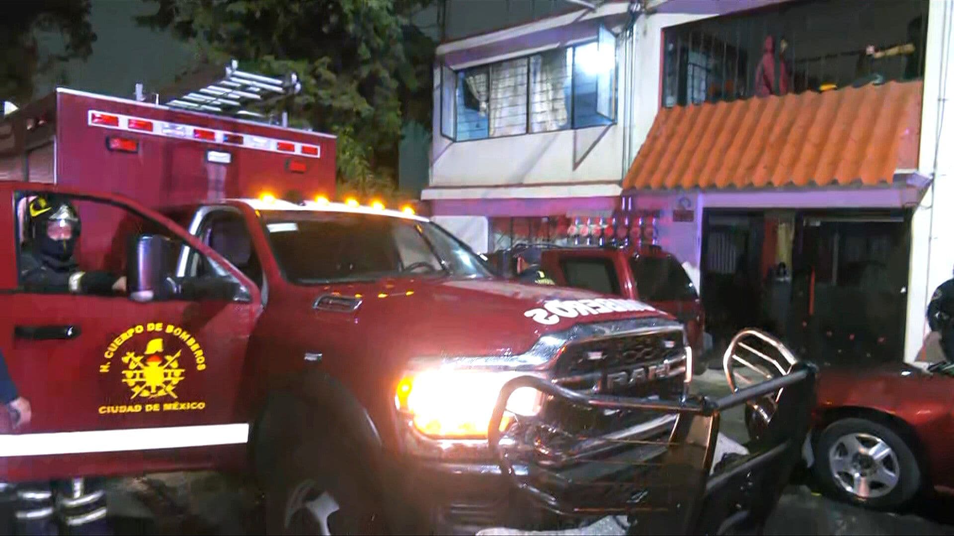 Incendio en Casa Moviliza a Bomberos en Santiago Acahualtepec, Iztapalapa