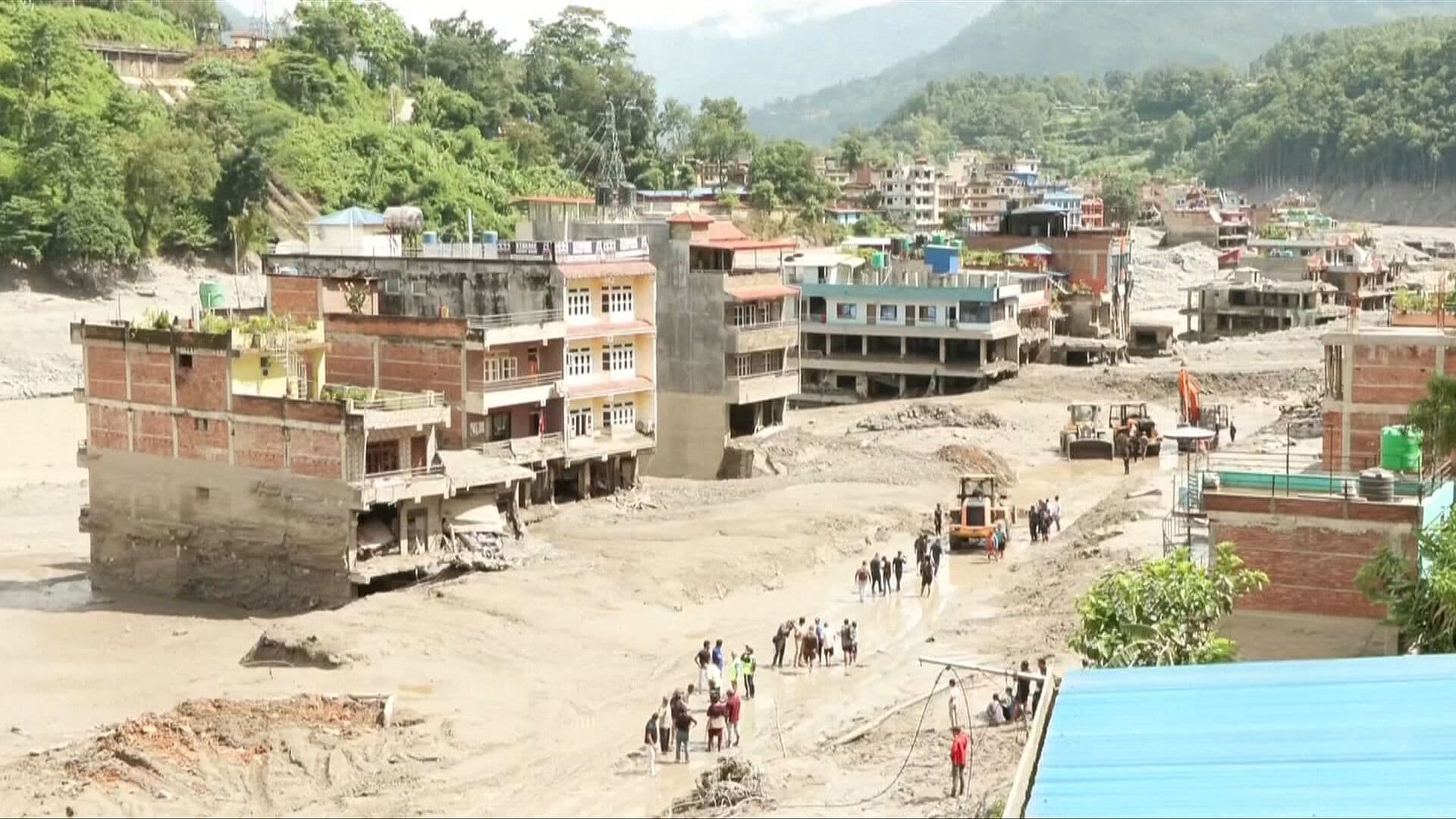 Director de Escuela en Nepal Salva la Vida de 900 Alumnos y 60 Trabajadores