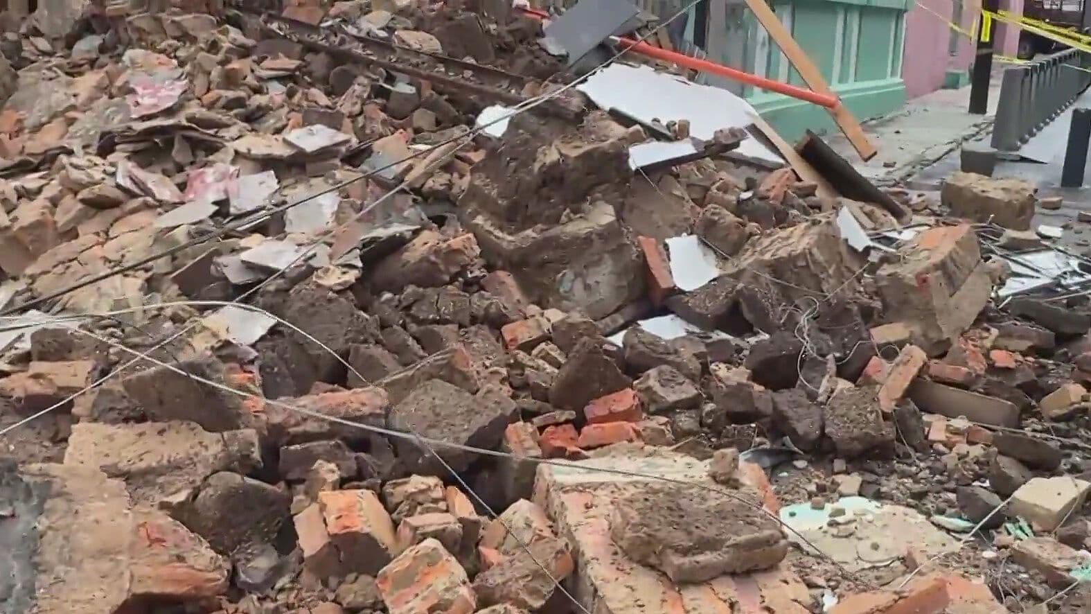 Desalojan a Tres Familias Tras Colapso de Vivienda en Analco, Guadalajara