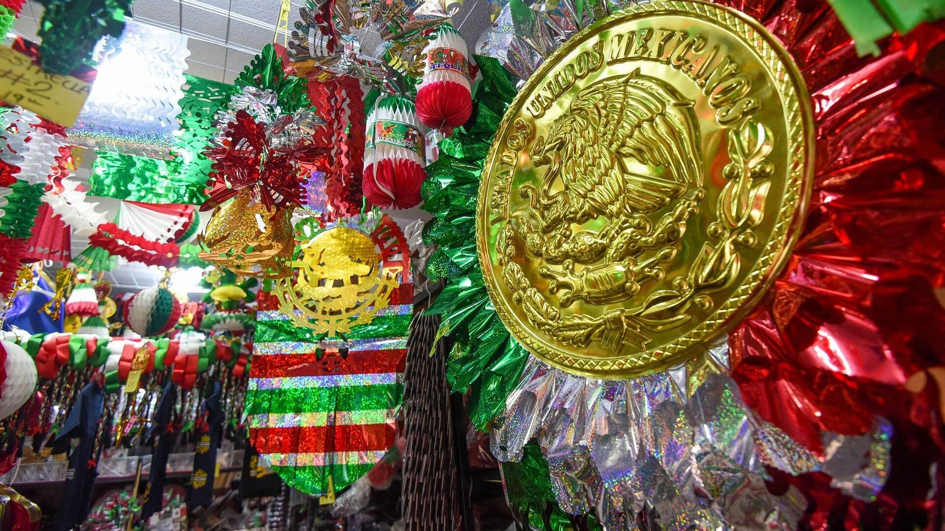 Vendedores de Artículos Patrios Llegan al Centro Histórico de CDMX por Septiembre