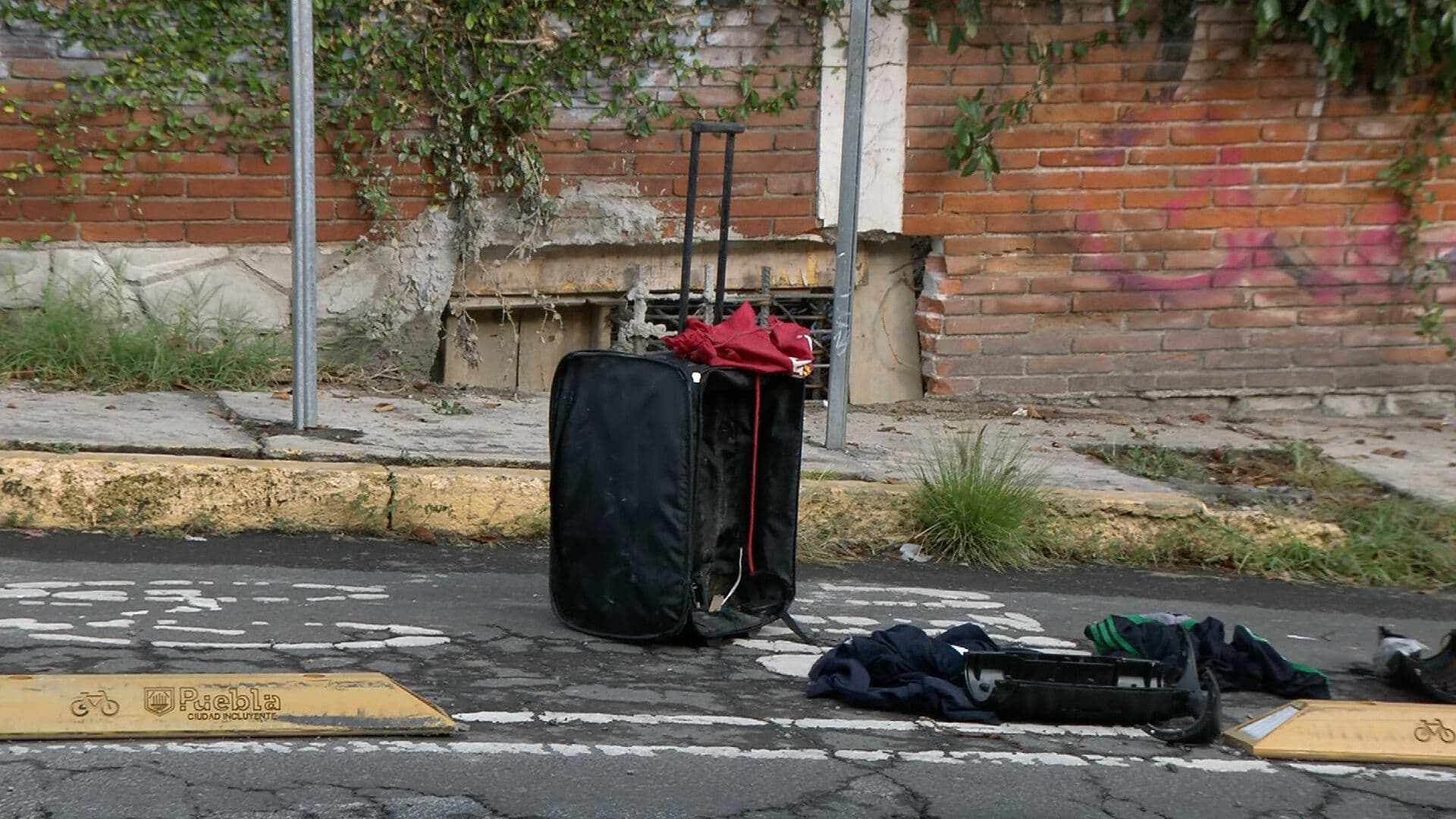 Detenidos Dos Ladrones Abandonadas Maletas Pertenencias Ciclovía Colonia Las Palmas Puebla