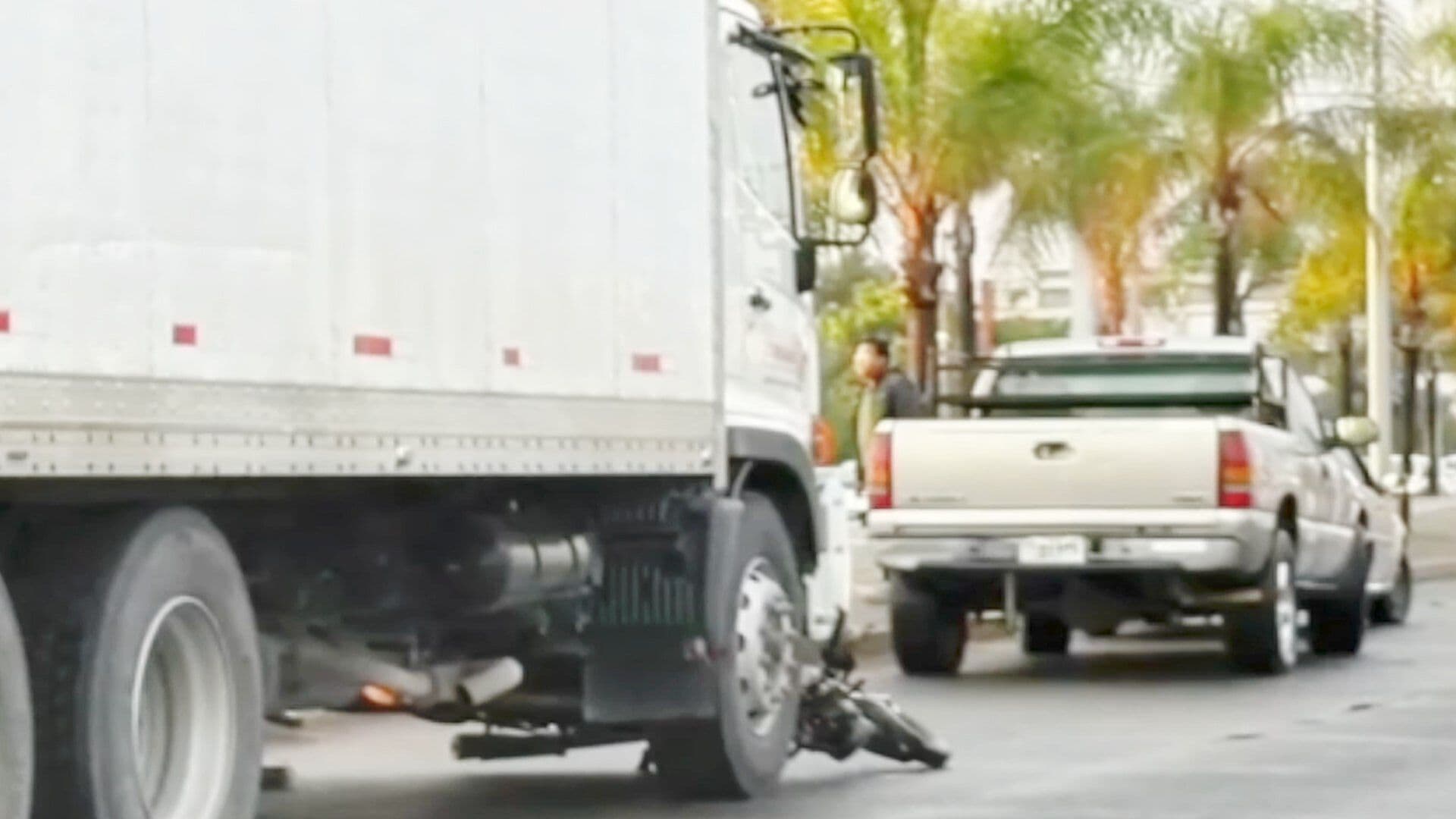 Muere Mujer Motociclista al Chocar con Camión de Carga en Celaya Guanajuato