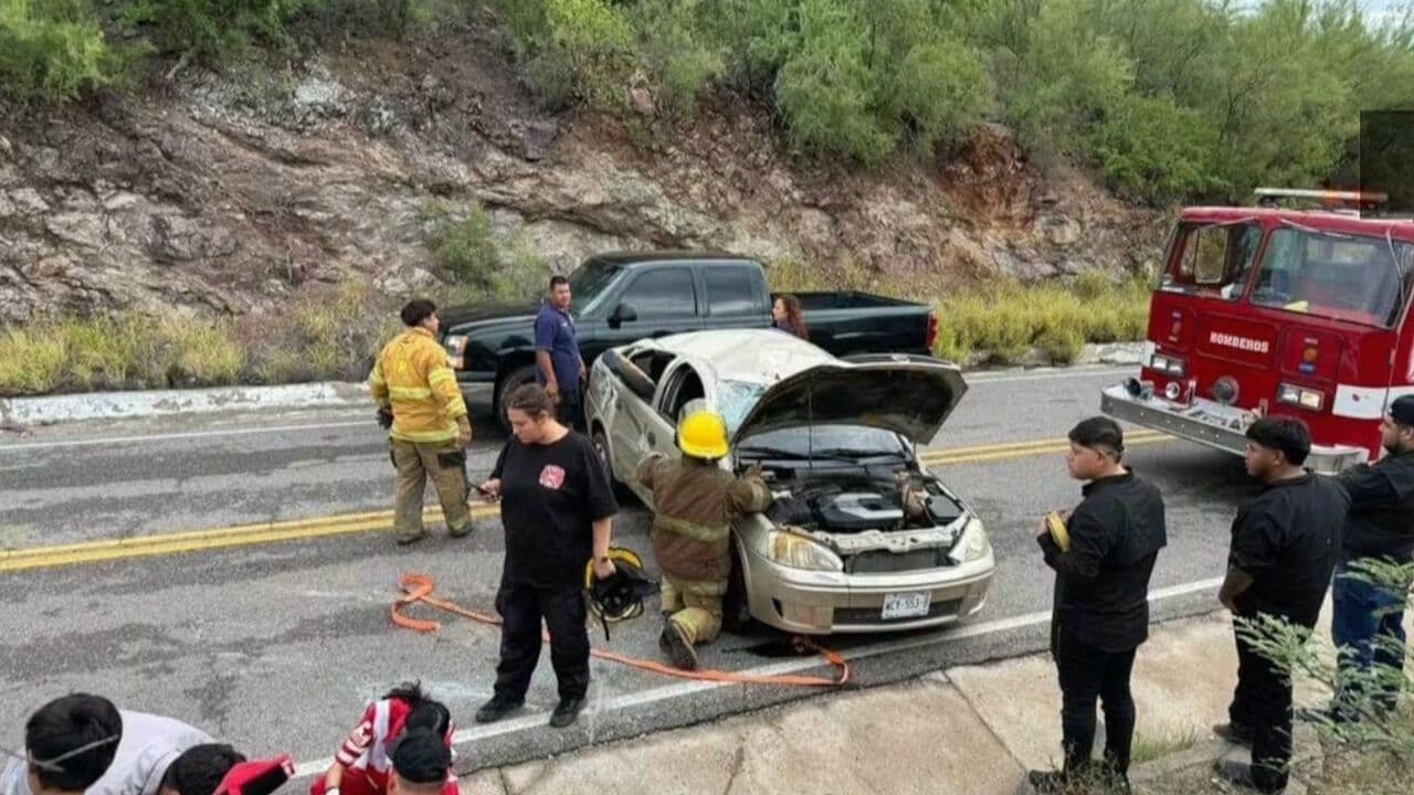 Mujer Resulta Lesionada Tras Volcamiento en Carretera Hermosillo-Ures