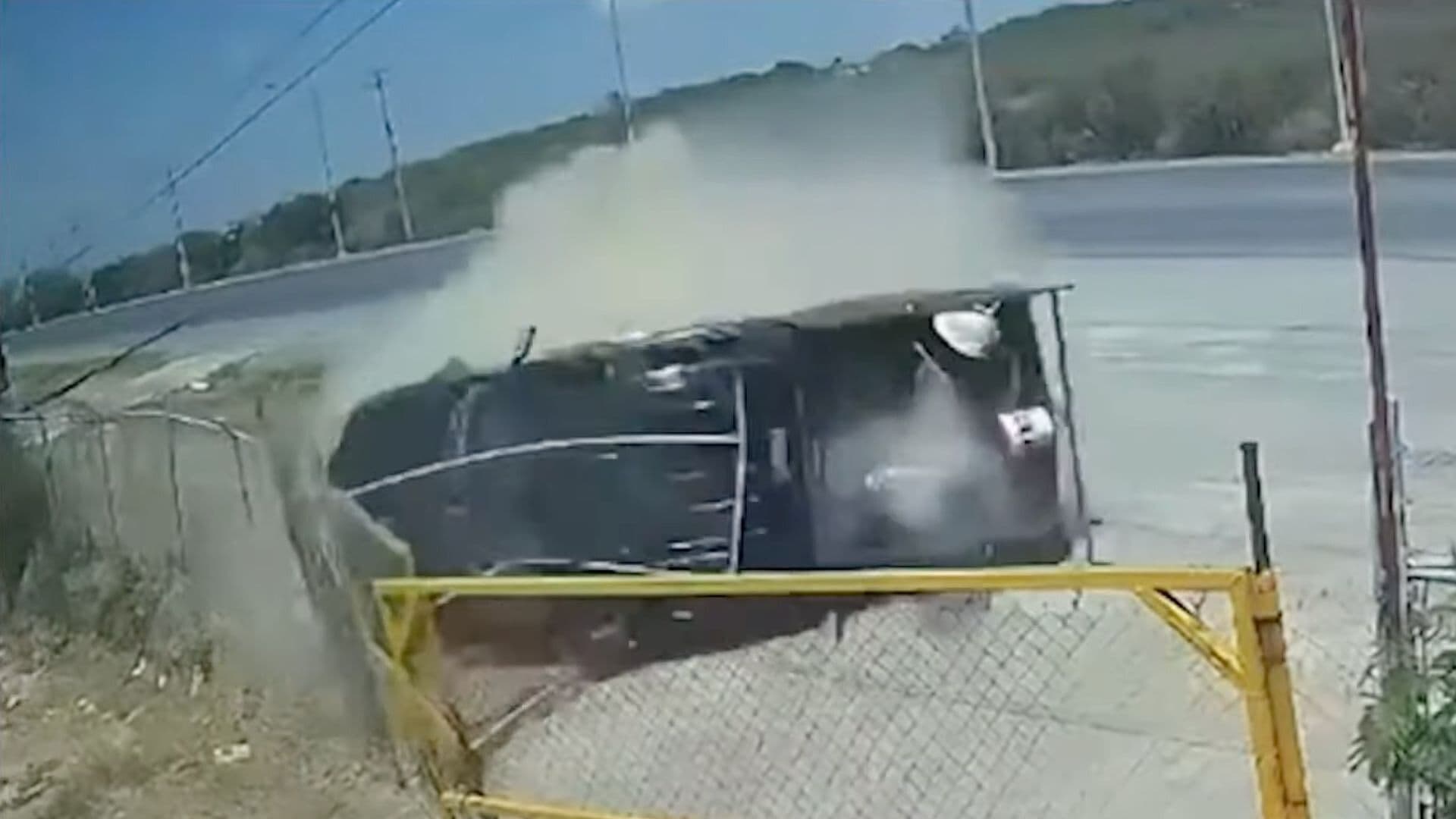 Dos Mujeres Resultan Heridas tras Volcadura e Cadereyta, NL