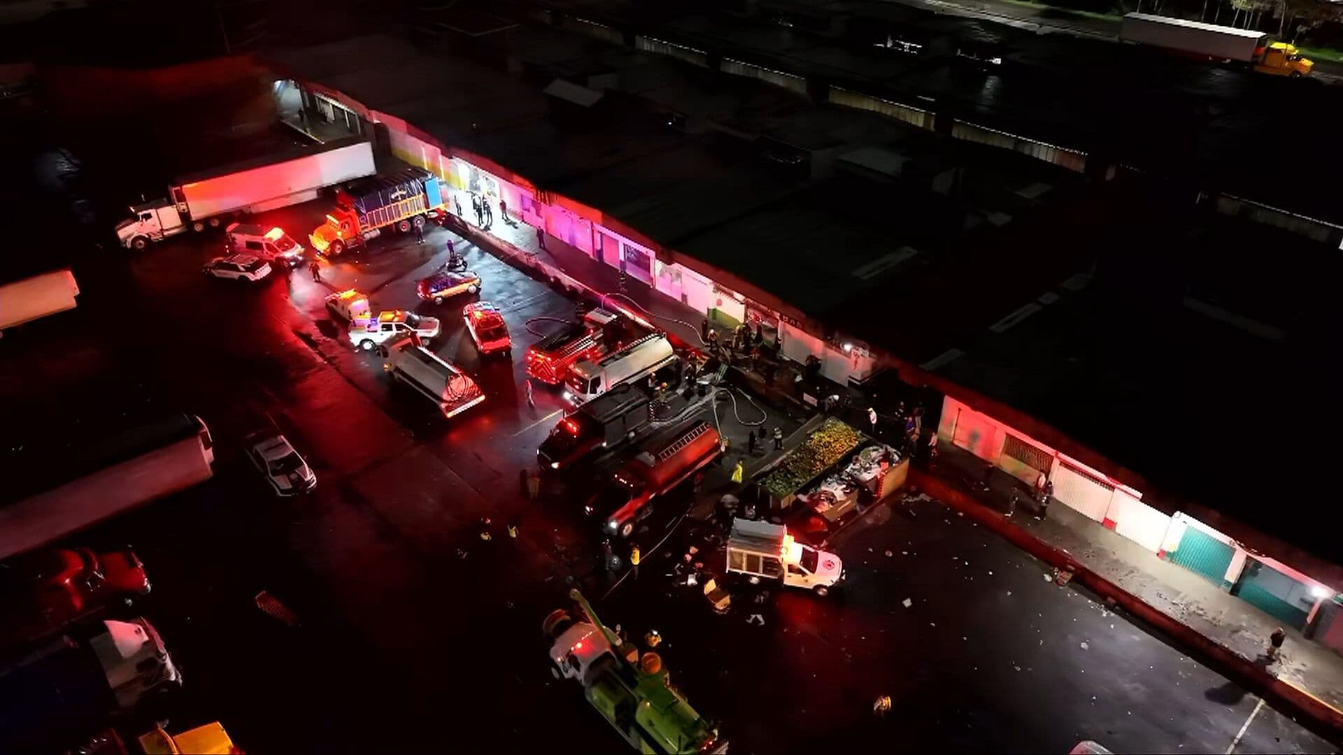 Así Se Ve desde el Aire Incendio en la Central de Abasto; Bomberos Combaten el Fuego