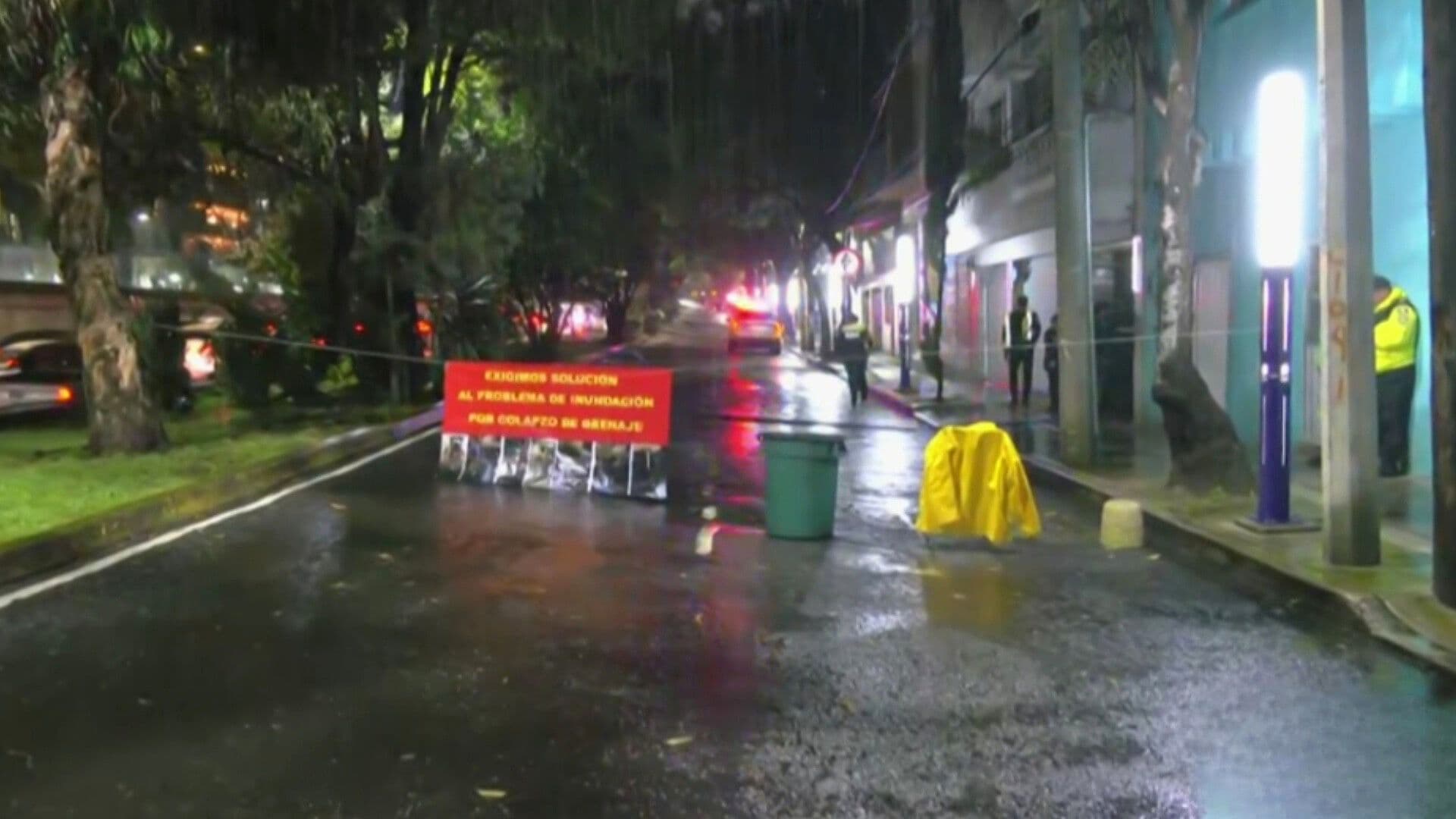 Vecinos de la Álamos en la CDMX Piden Atención tras Colapso de Drenaje