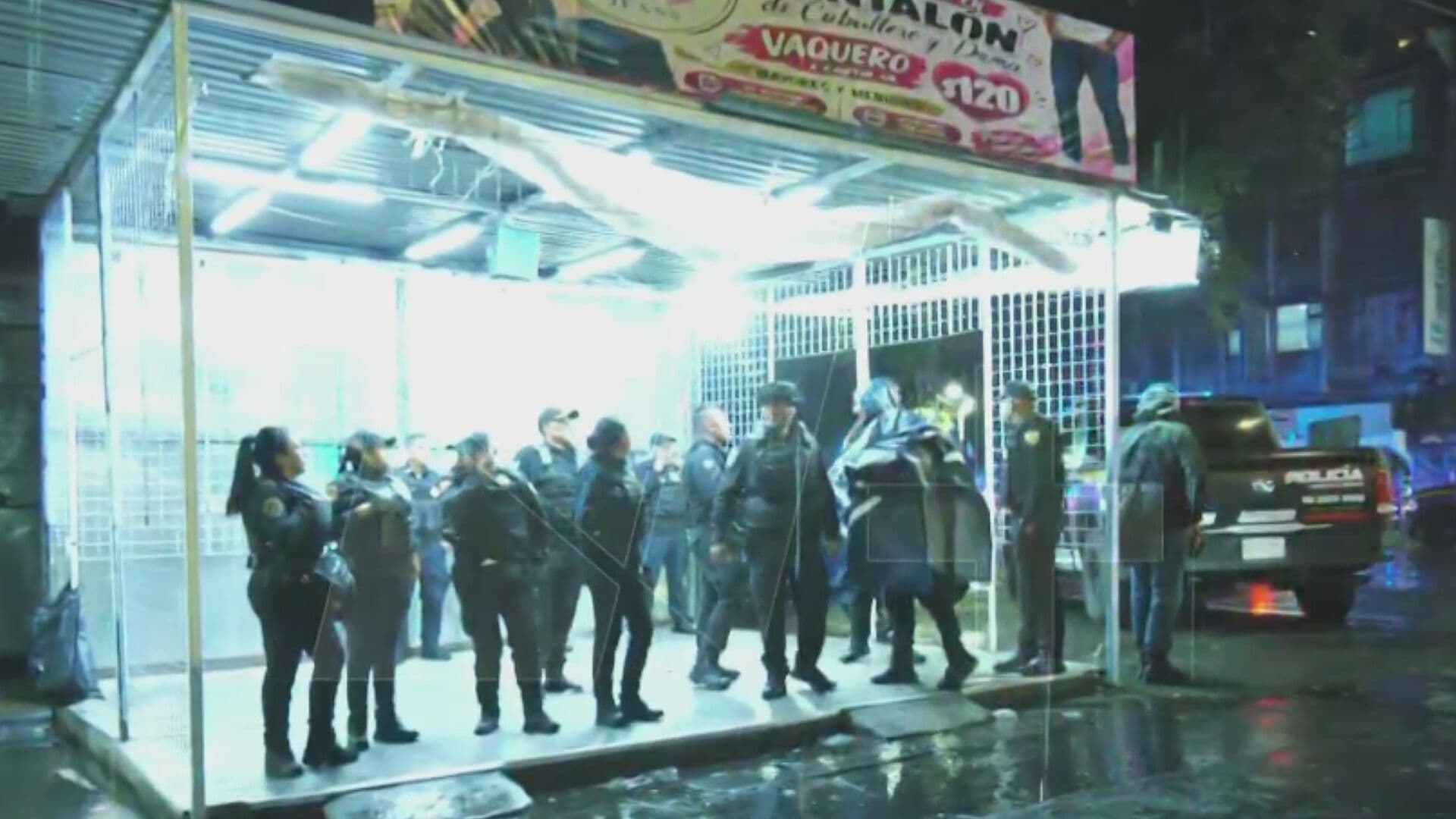 Se Movilizan Policías en La Merced tras Balacera en Puesto de Micheladas