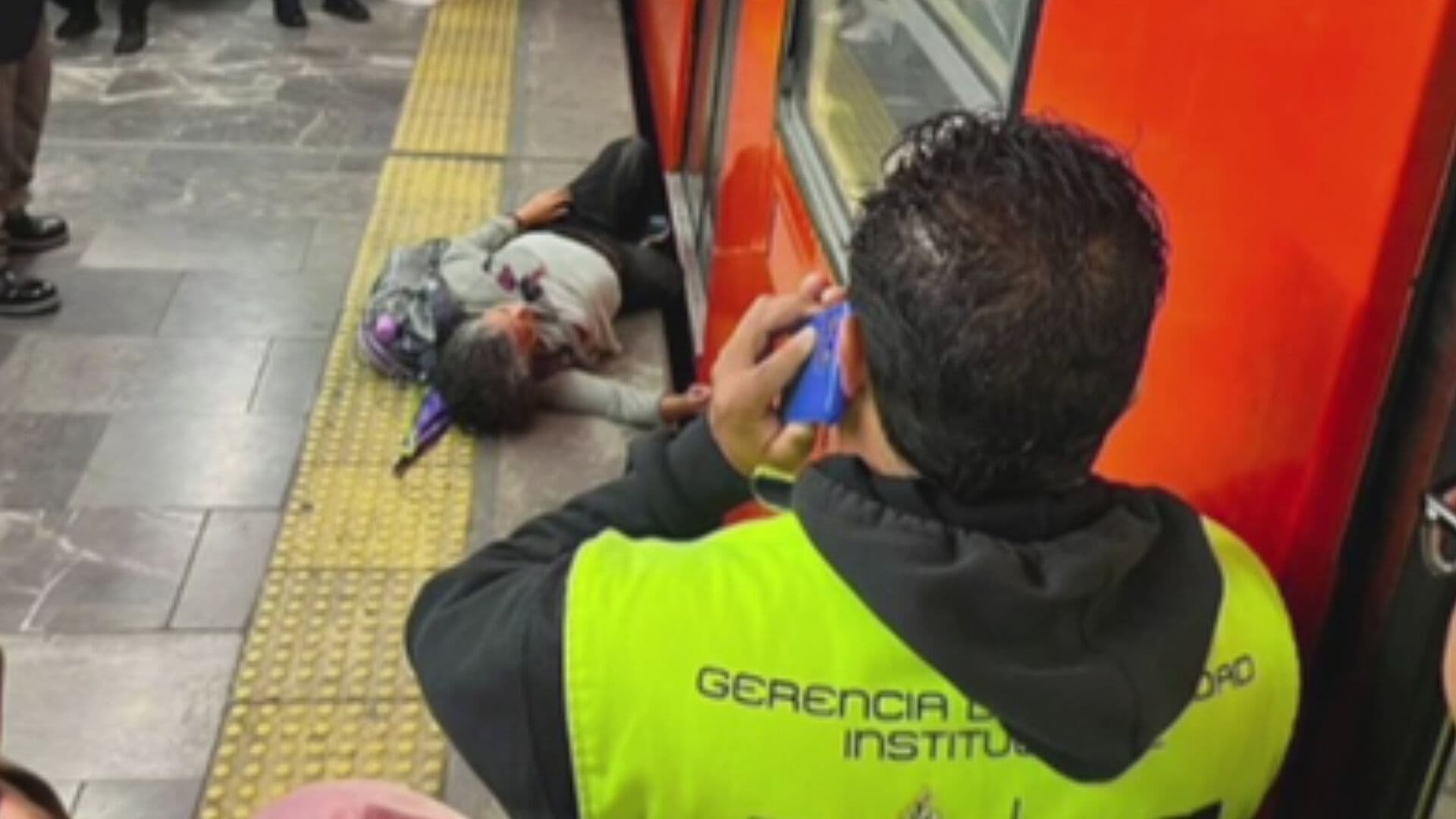 Pie de Usuario se Atora en Vagón del Metro de la CDMX