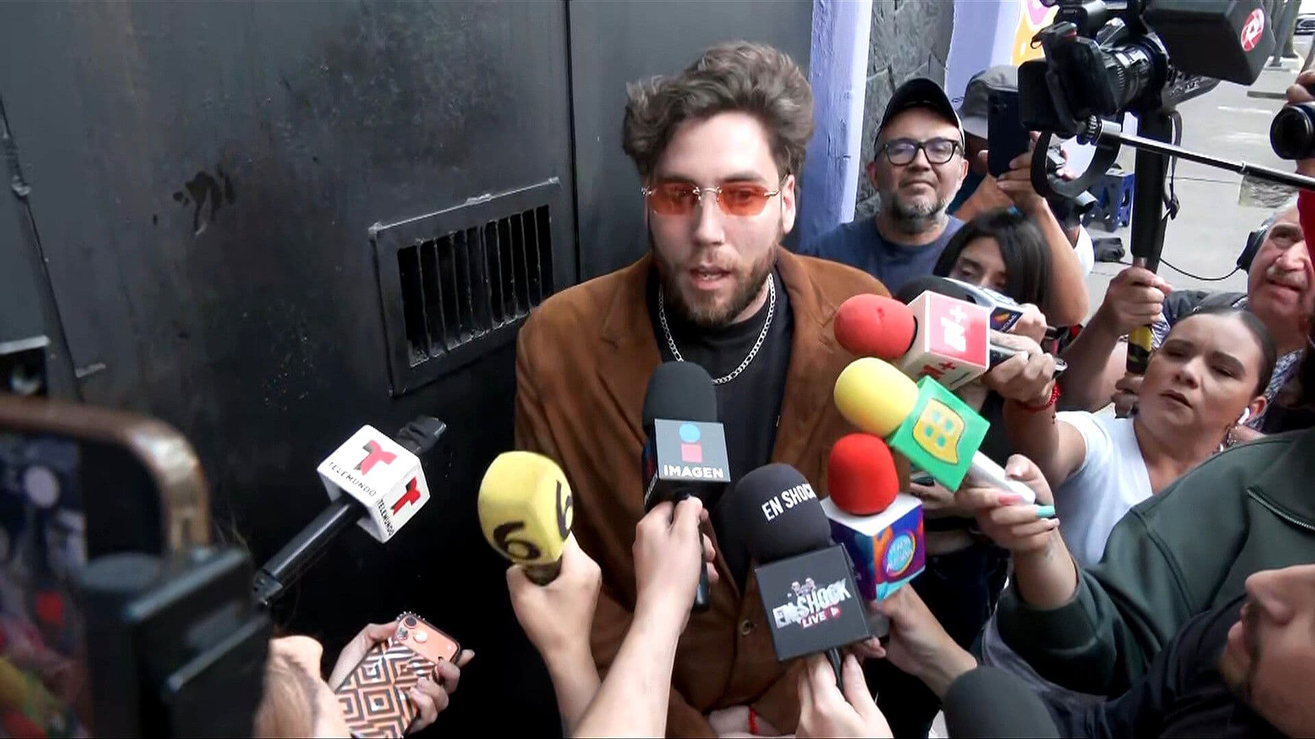 Hijo de Luis de Llano Acude a San Fernando a Visitar al Productor Musical Detenido