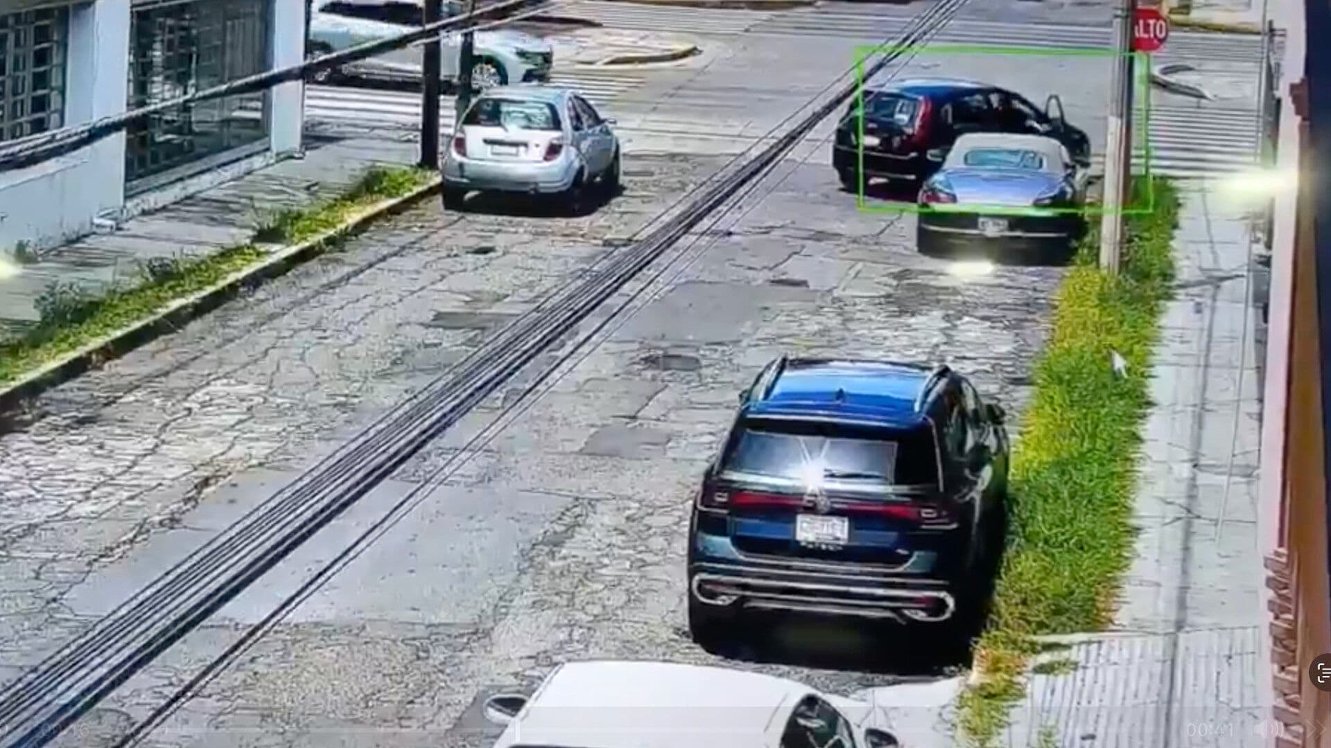 Video Robo Faros coche Estacionado en 31 Oriente 12 Sur Colonia Anzures Puebla