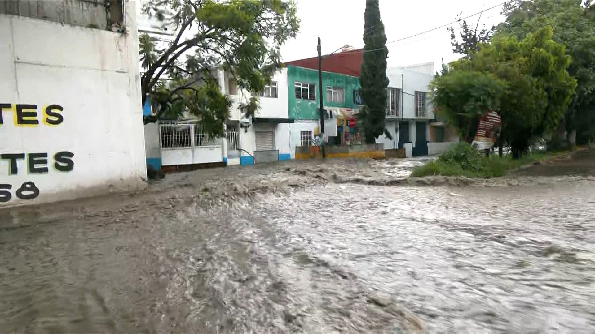 Lluvia Intensa Provoca Corrientes de Agua y Afectaciones en Ecatepec
