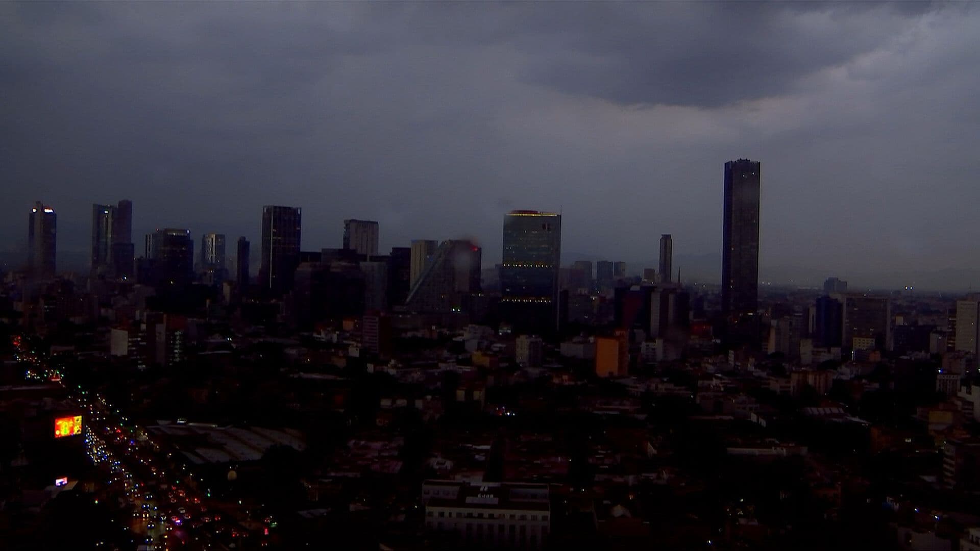 Así se Ve la Fuerte Tormenta Eléctrica en CDMX; Hay Alerta en Toda la Ciudad