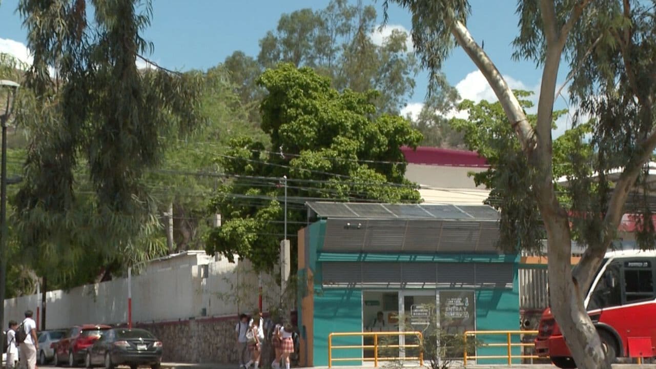 Detienen a Hombre por Grabar a Alumnas Afuera del CECYTE Mariachi en Hermosillo