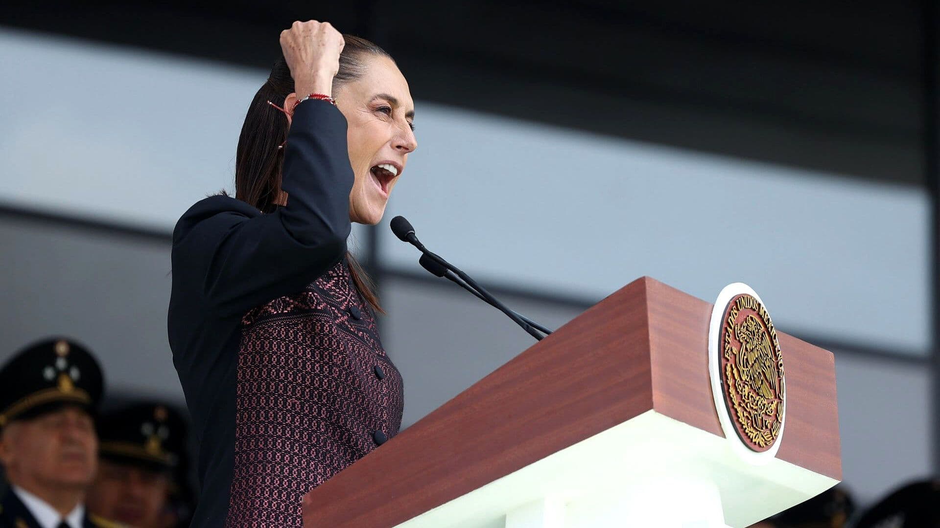 Sheinbaum Pide a Cadetes del Colegio Militar Recordar Que la 'Patria Es Primero'