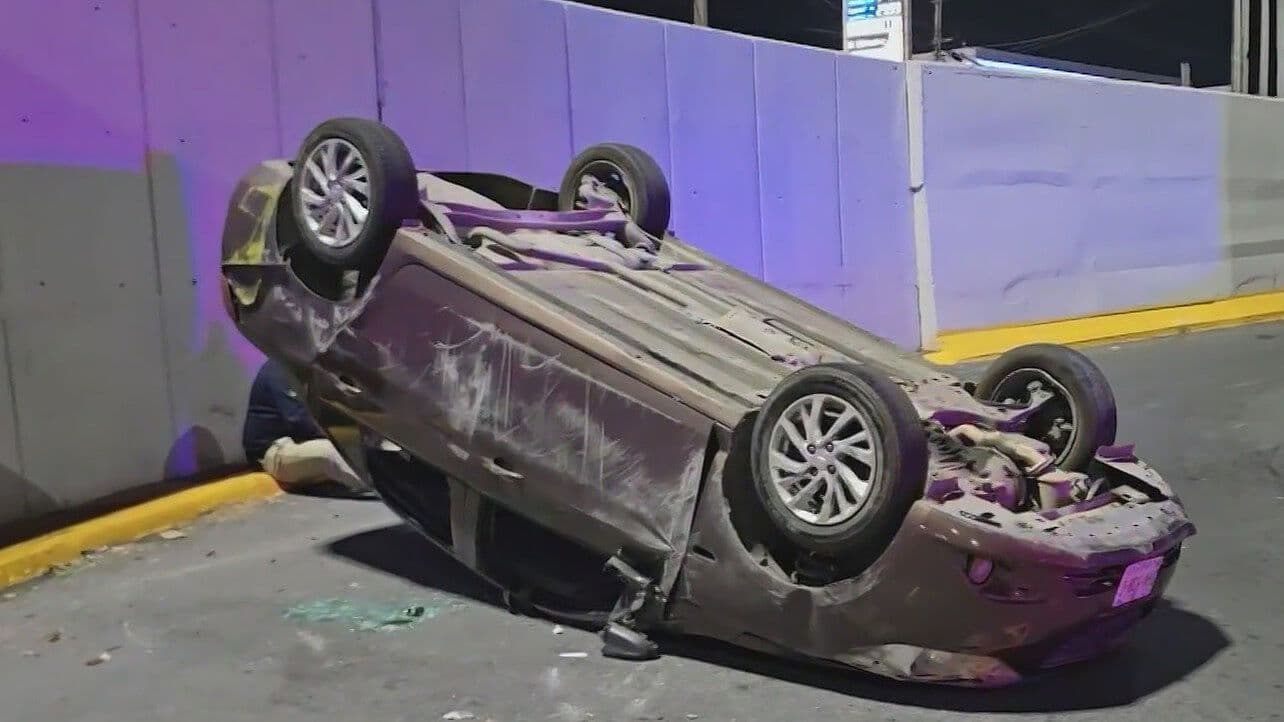 Deja un Herido Volcadura de Carro en Monterrey