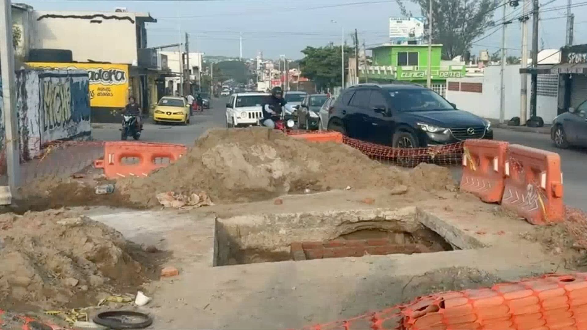 Congestionamiento Vial por Reducción de Carril en Avenida Dos Bahías en Veracruz