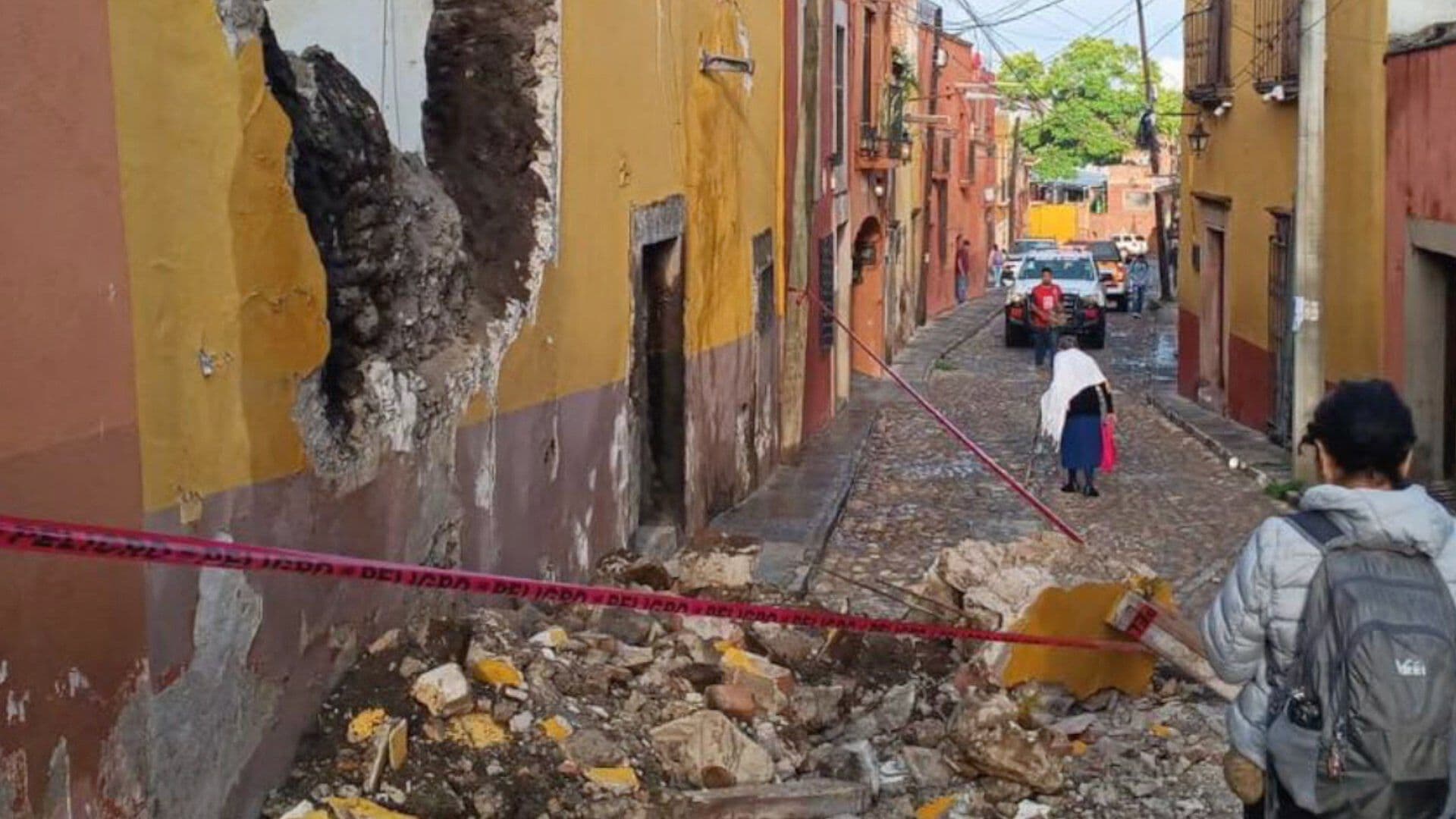 Lluvias Provocan Caída de Barda en San Miguel de Allende