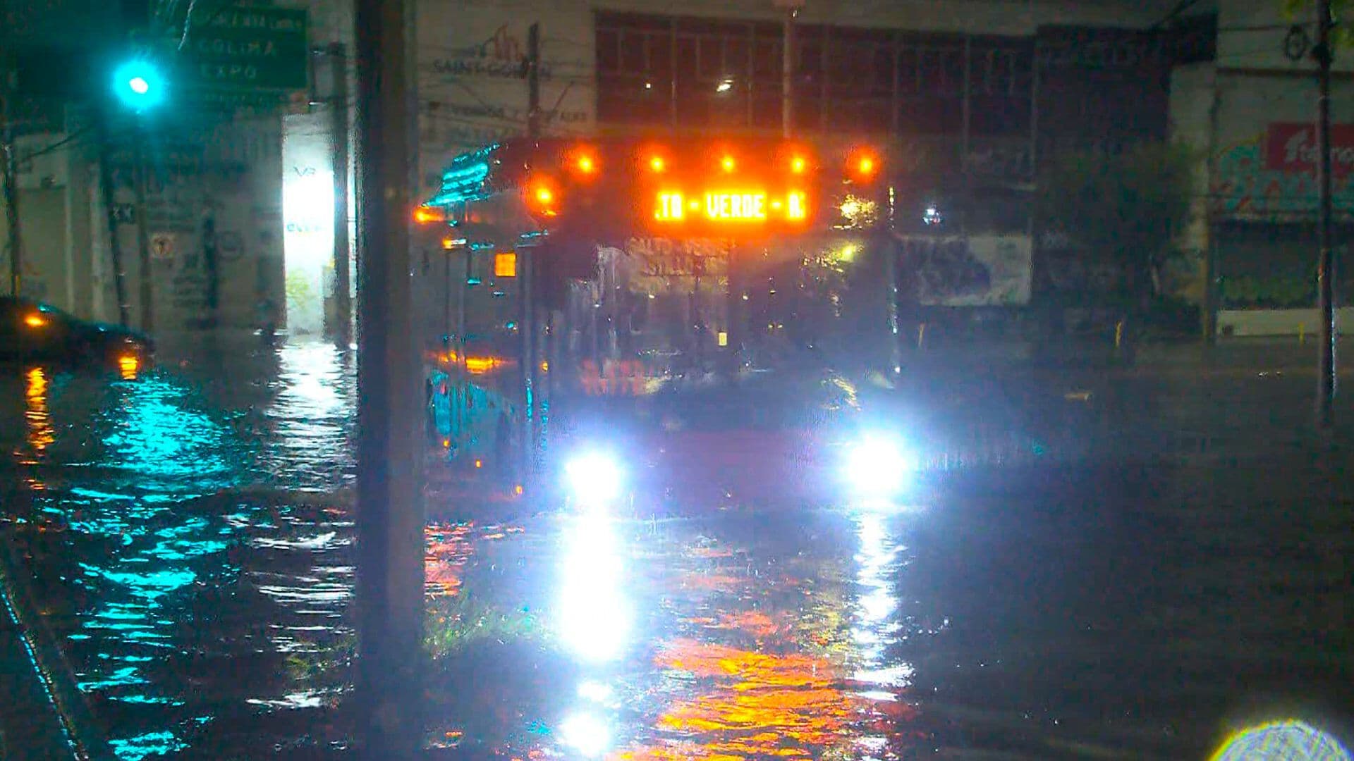 Inundaciones y Pasajeros Varados es lo que Provocó la Lluvia en Guadalajara