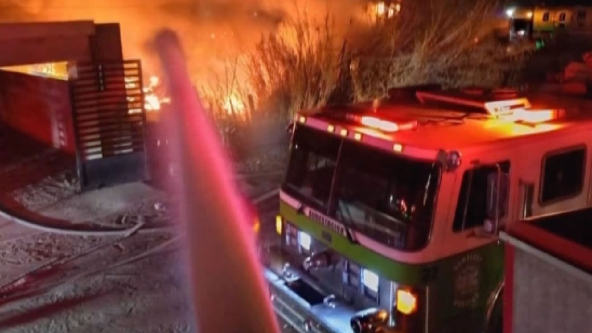 Incendio Consumió 2 Viviendas en San Luis Río Colorado, Sonora