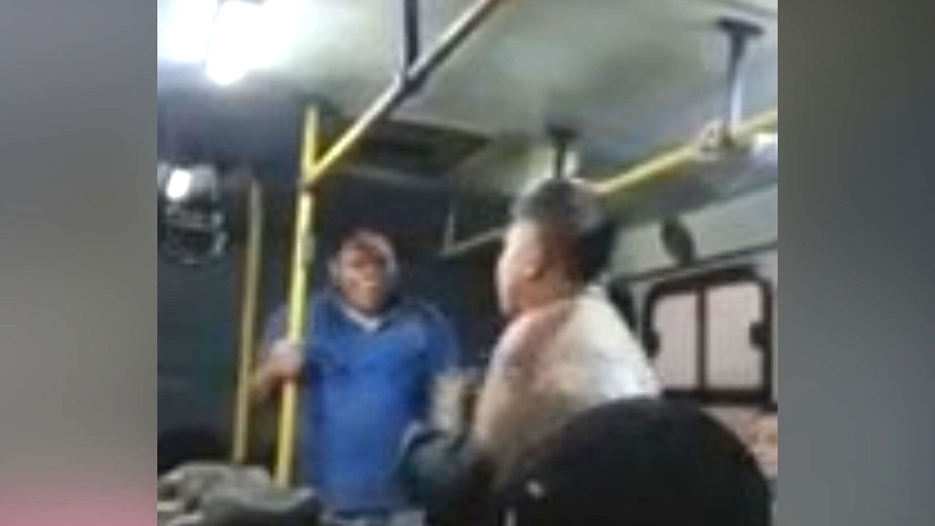Video | Así Fue una Riña entre Pasajeros A Bordo de un Camión en el Estado de México