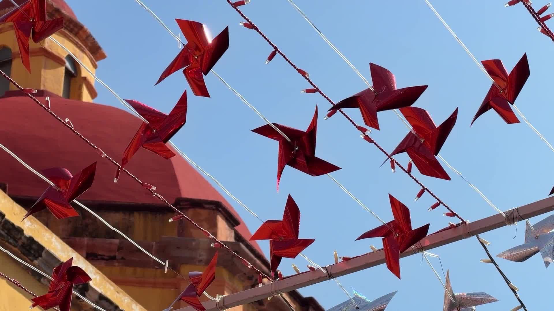 Adornos de Independencia Comienzan a Llenar la Calles de Querétaro; Así se Ven