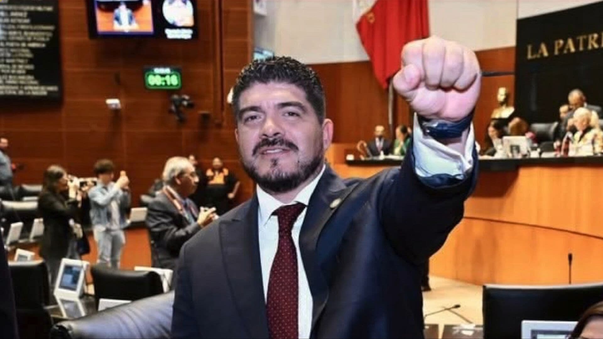 De Maestro a Legislador: Trayectoria Política de Zenyazen Escobar