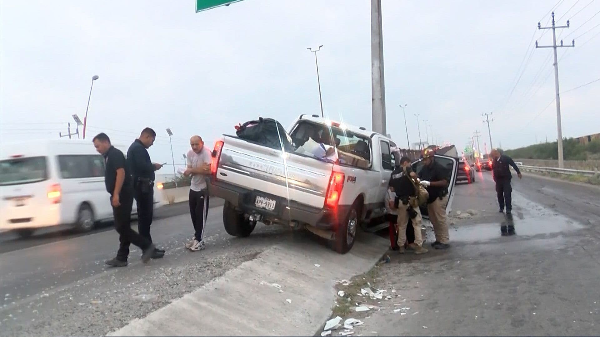 Madre e Hijo Resultan Lesionados en Accidente en Carretera 57 de Piedras Negras