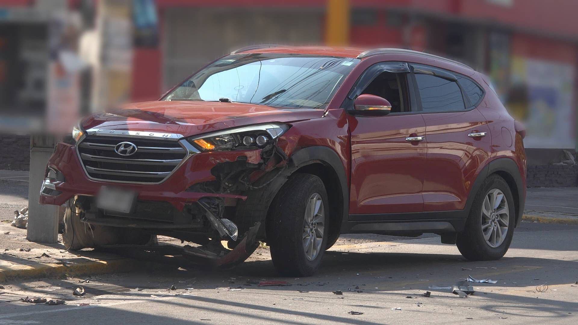 Choque Deja Daños Materiales y Complicación Vial en Calle Alacio Pérez y Avenida Flores Magon de Veracruz