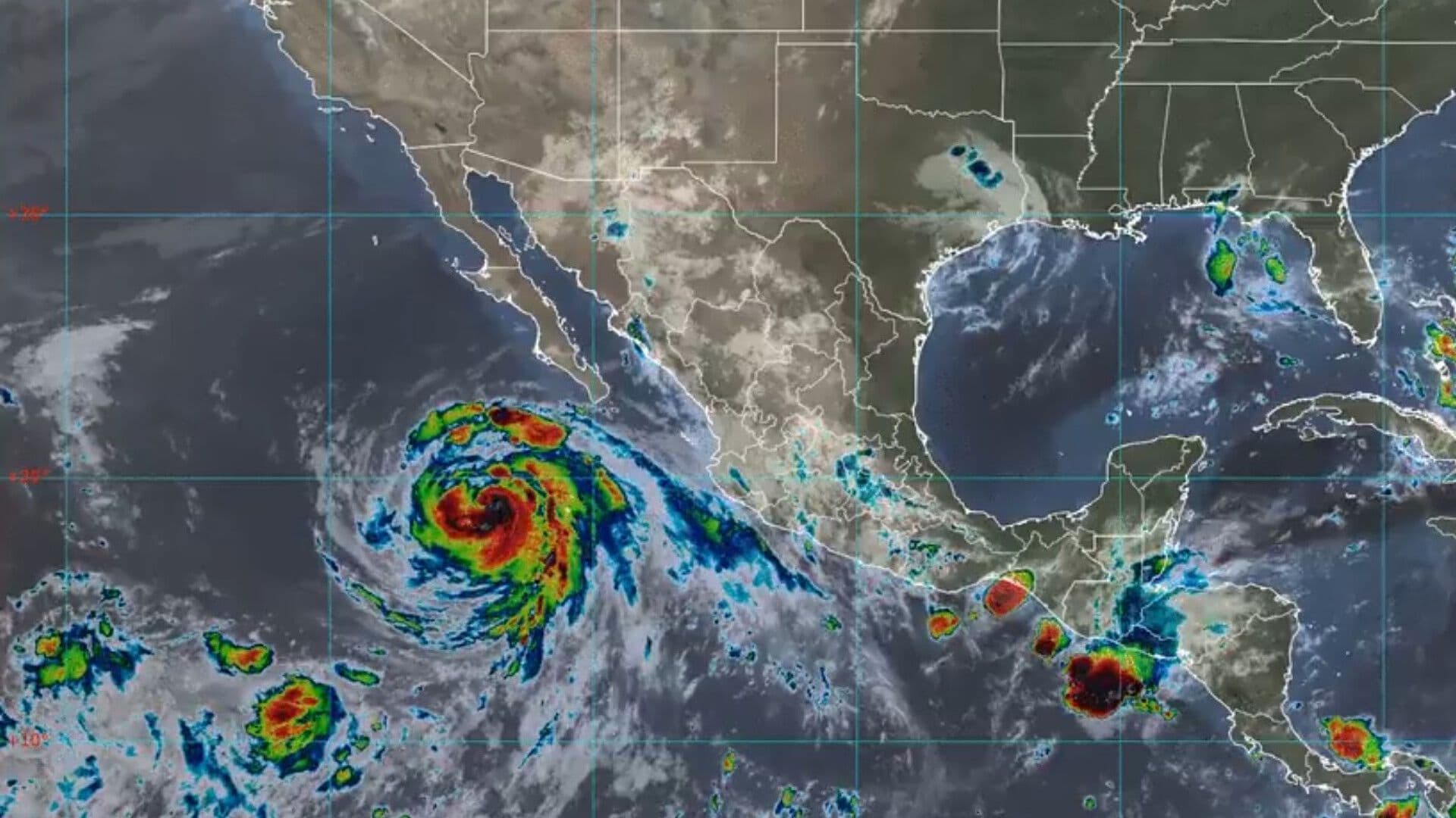 Huracán Marie Categoría 2 se Aleja de México, pero Mantiene Fuerte Oleaje en BCS