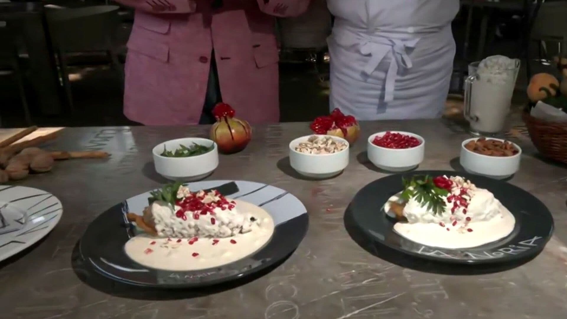 Chefs Mantienen Viva la Tradición del Chile en Nogada
