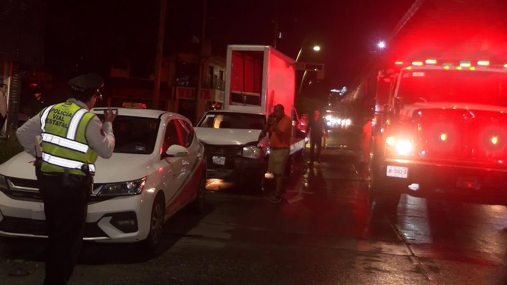 Choque Entre Dos Autos Tras Ignorar el Semáforo en Guadalajara
