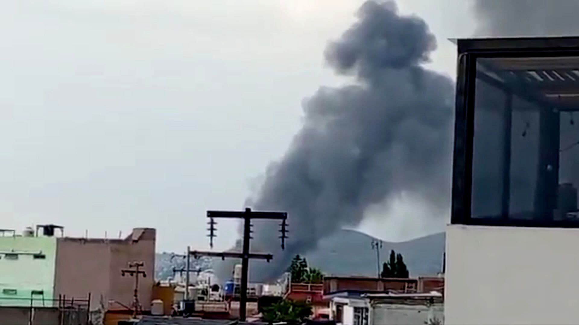 Fuerte Incendio Genera Densa Columna de Humo en Zona Industrial de Tlalnepantla