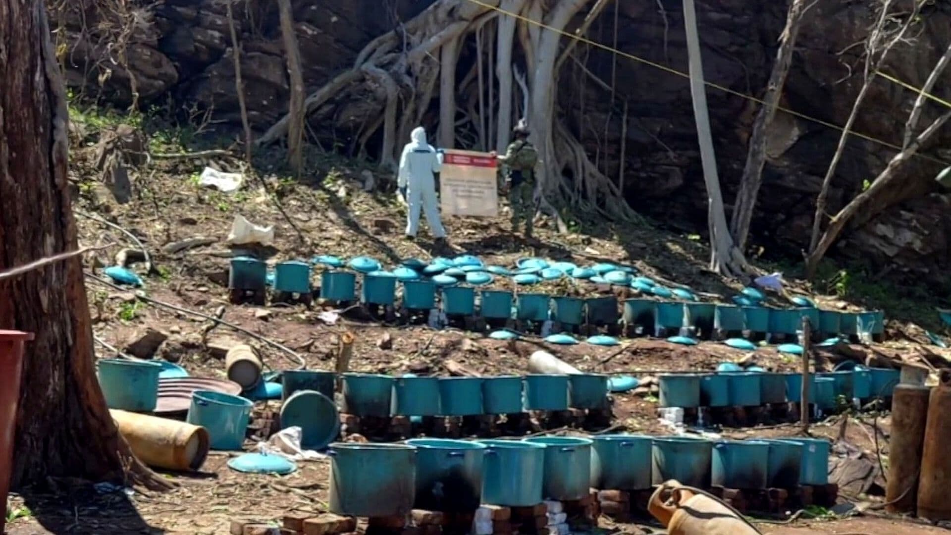 Marina Destruye Laboratorio y Asegura Dos Toneladas de Droga Sintética en Sinaloa